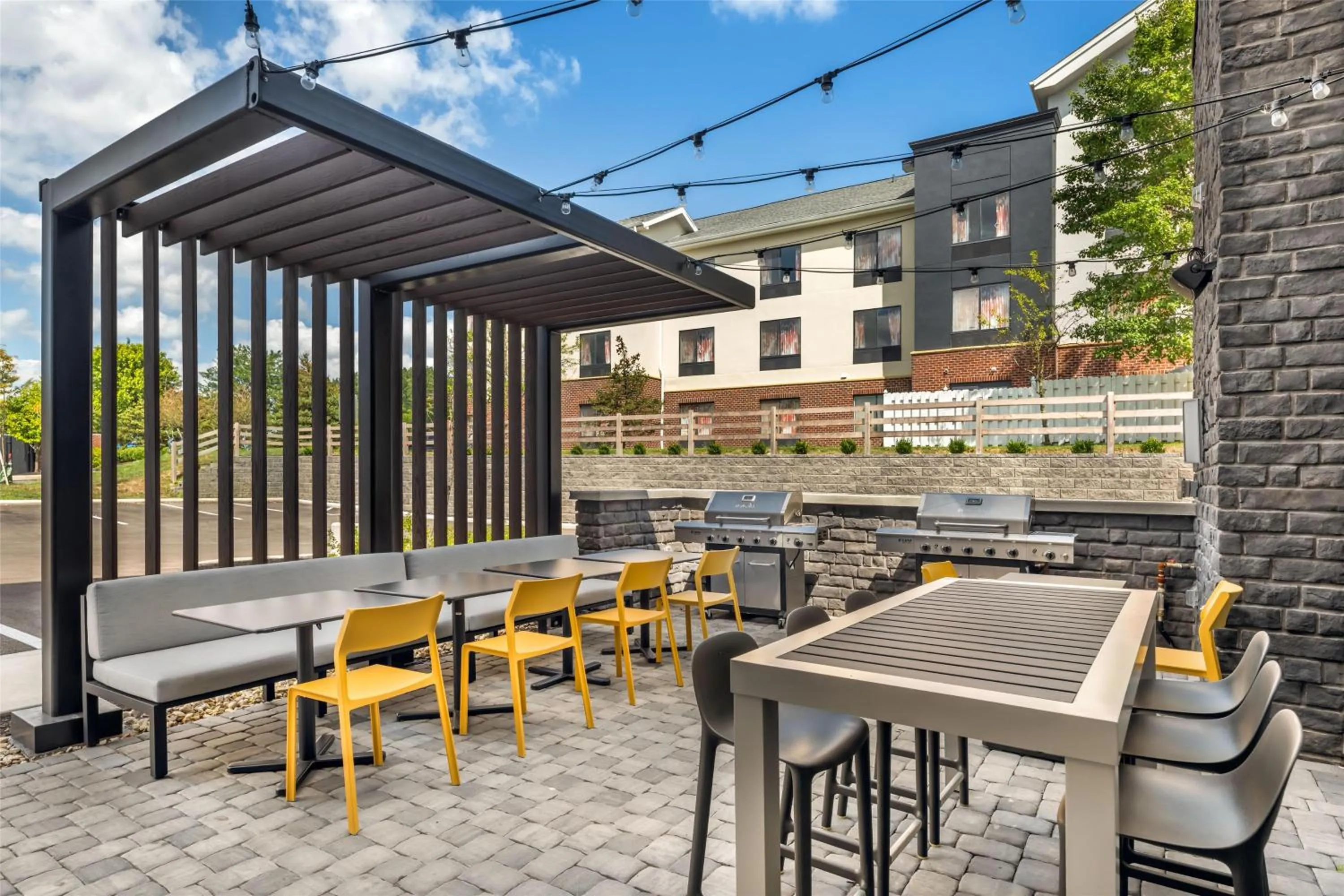 Patio in Home2 Suites By Hilton Reynoldsburg Columbus East