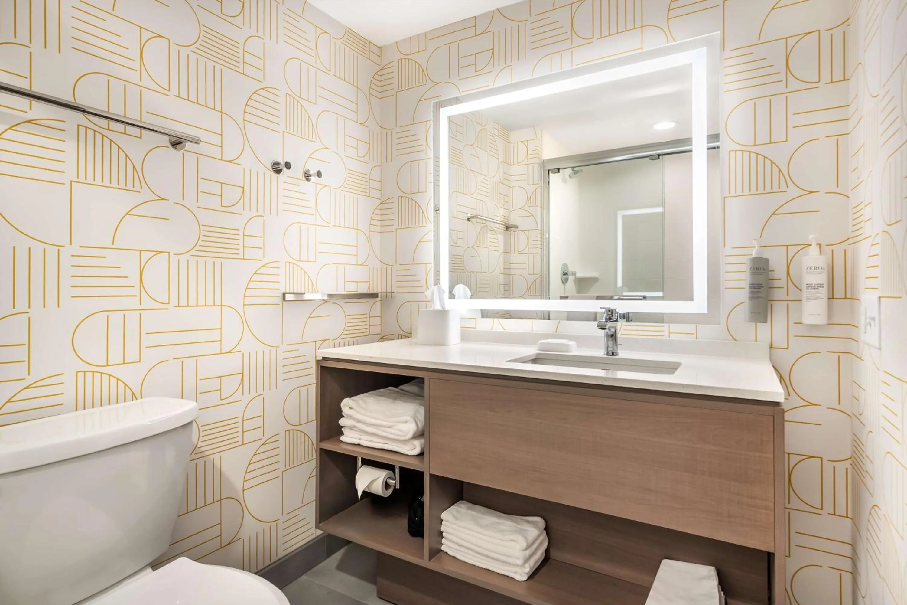 Bathroom in Home2 Suites By Hilton Reynoldsburg Columbus East