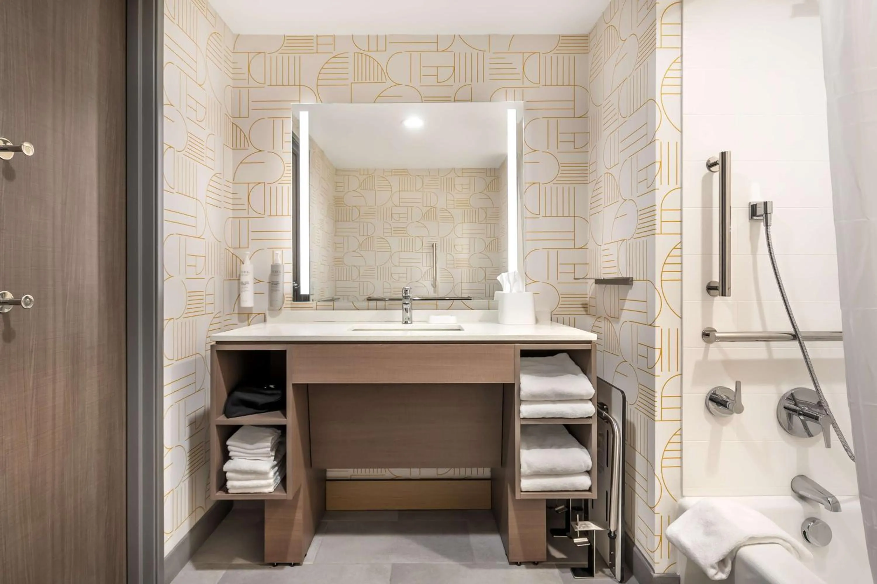 Bathroom in Home2 Suites By Hilton Reynoldsburg Columbus East