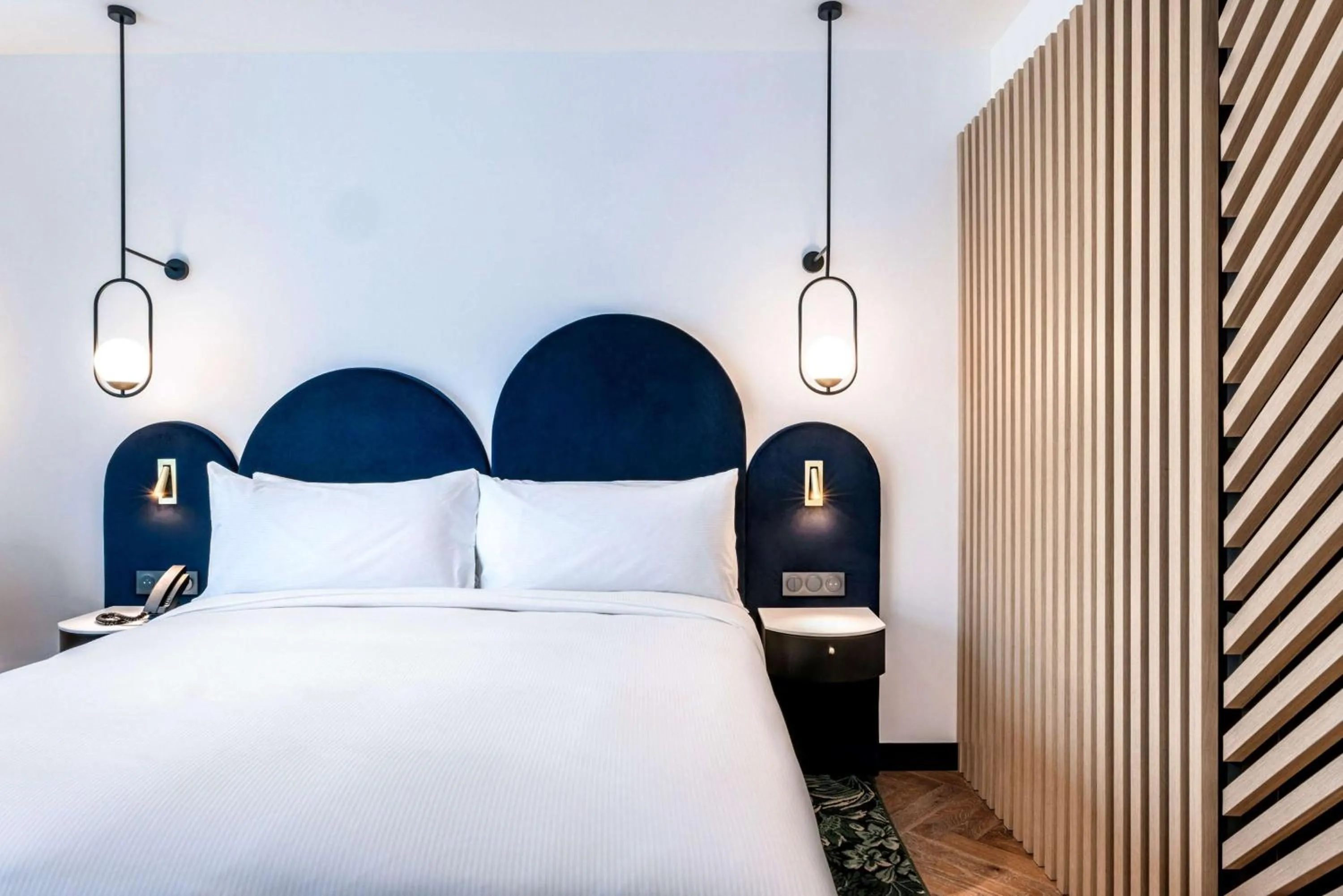 Bed in Doubletree By Hilton Nice Centre Iconic