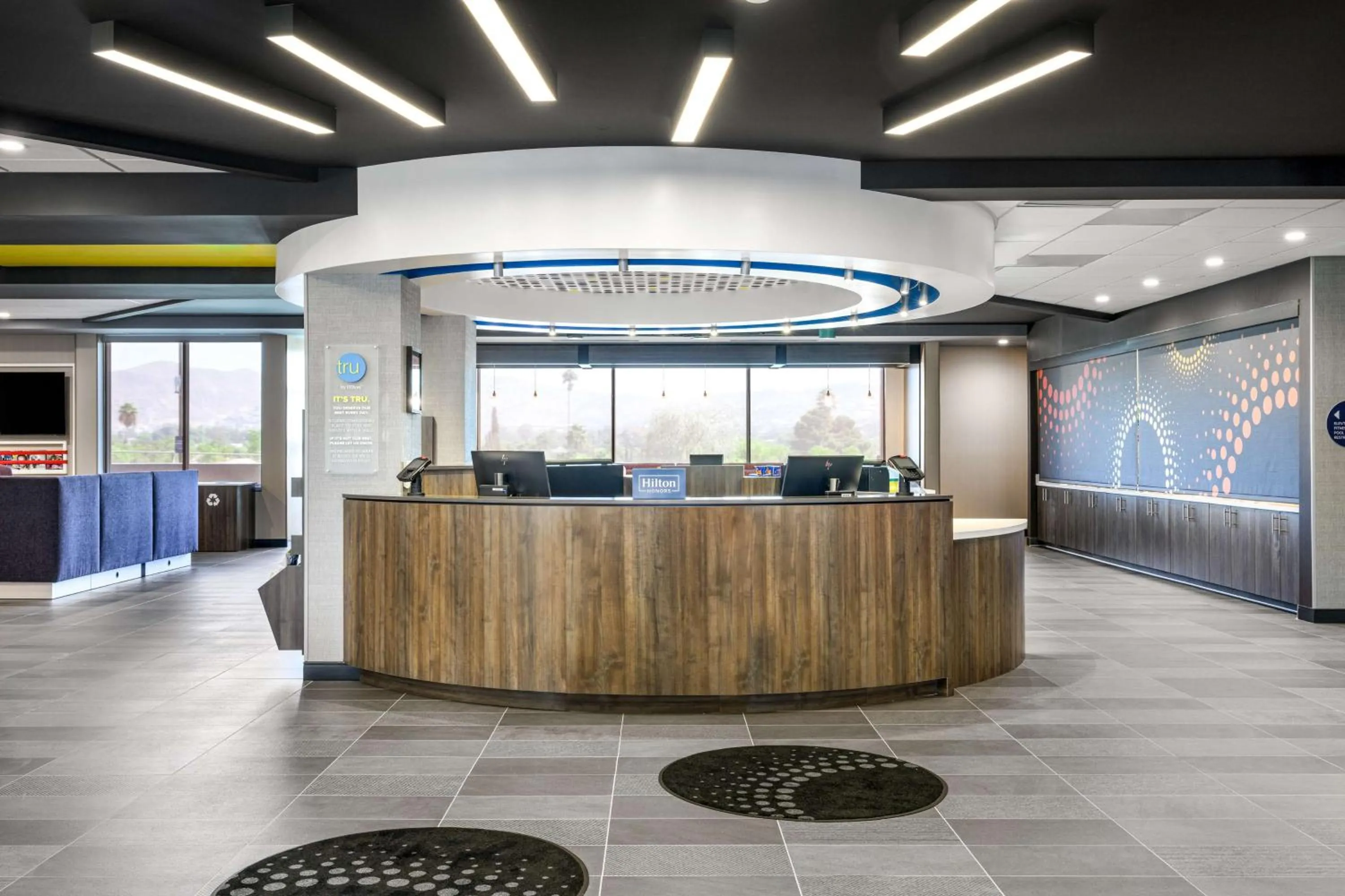 Lobby or reception in Tru by Hilton Norco Eastvale