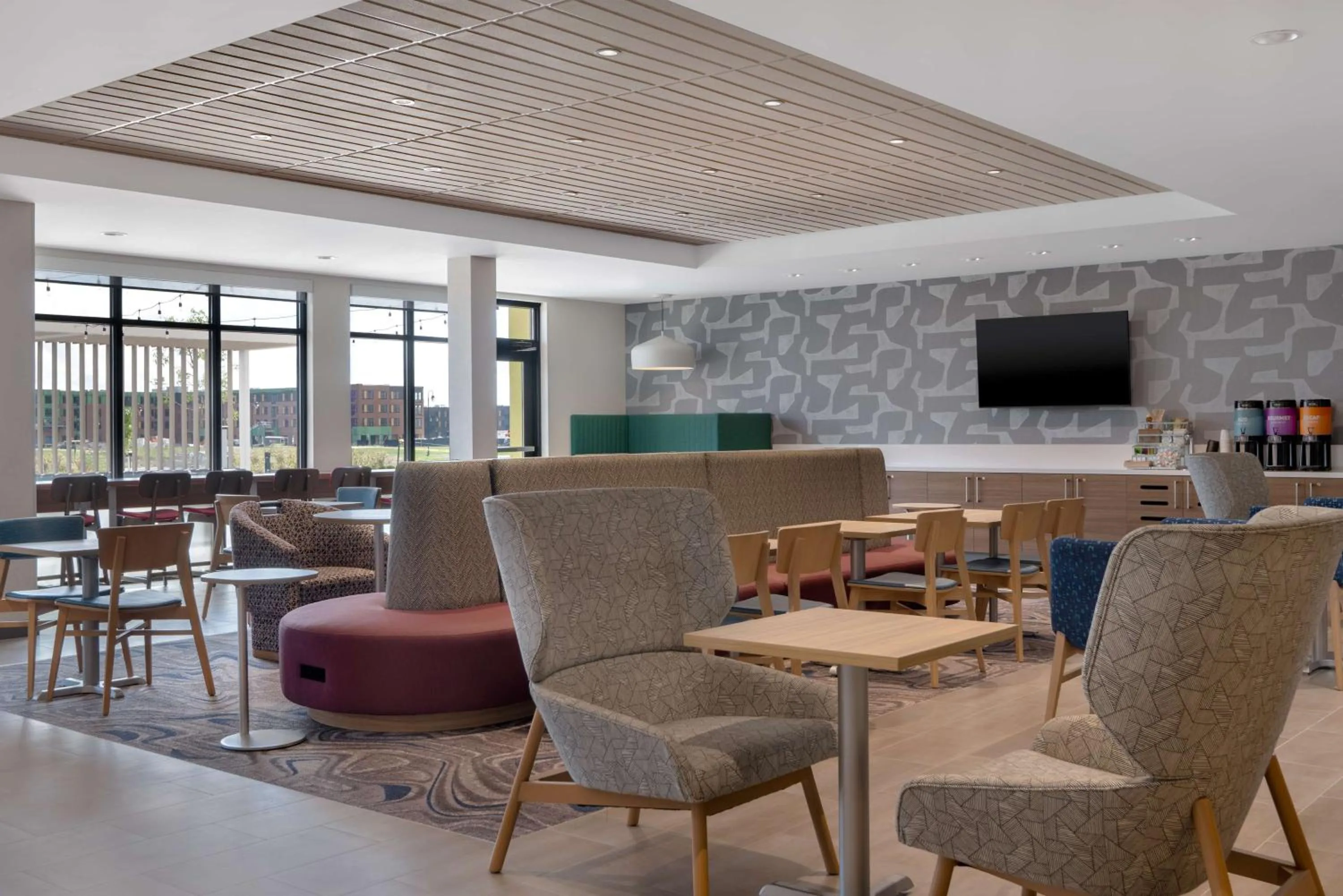 Lobby or reception in Home2 Suites By Hilton Sheboygan