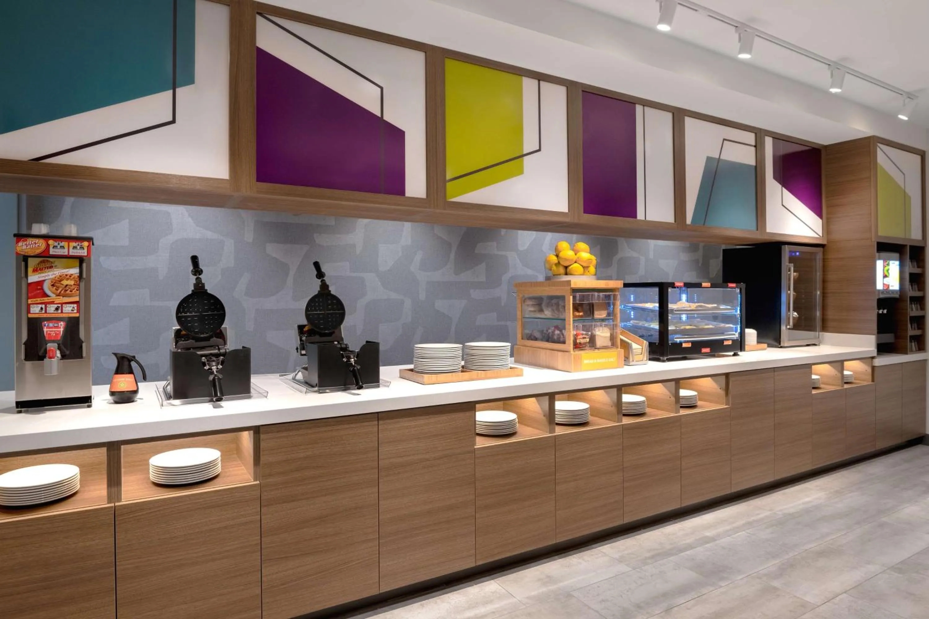 Breakfast in Home2 Suites By Hilton Sheboygan