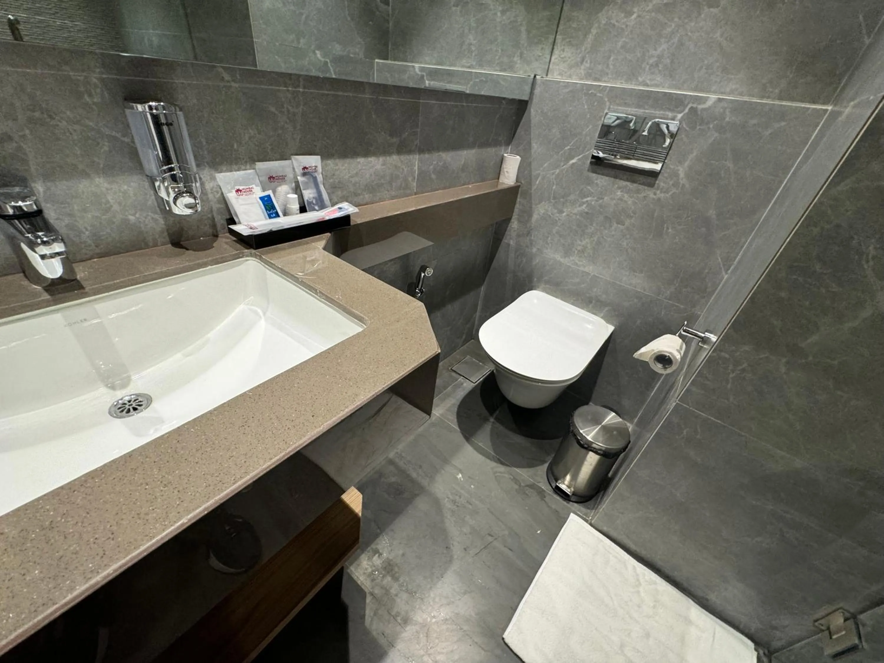 Toilet in Hotel Mumbai House Mindspace Malad