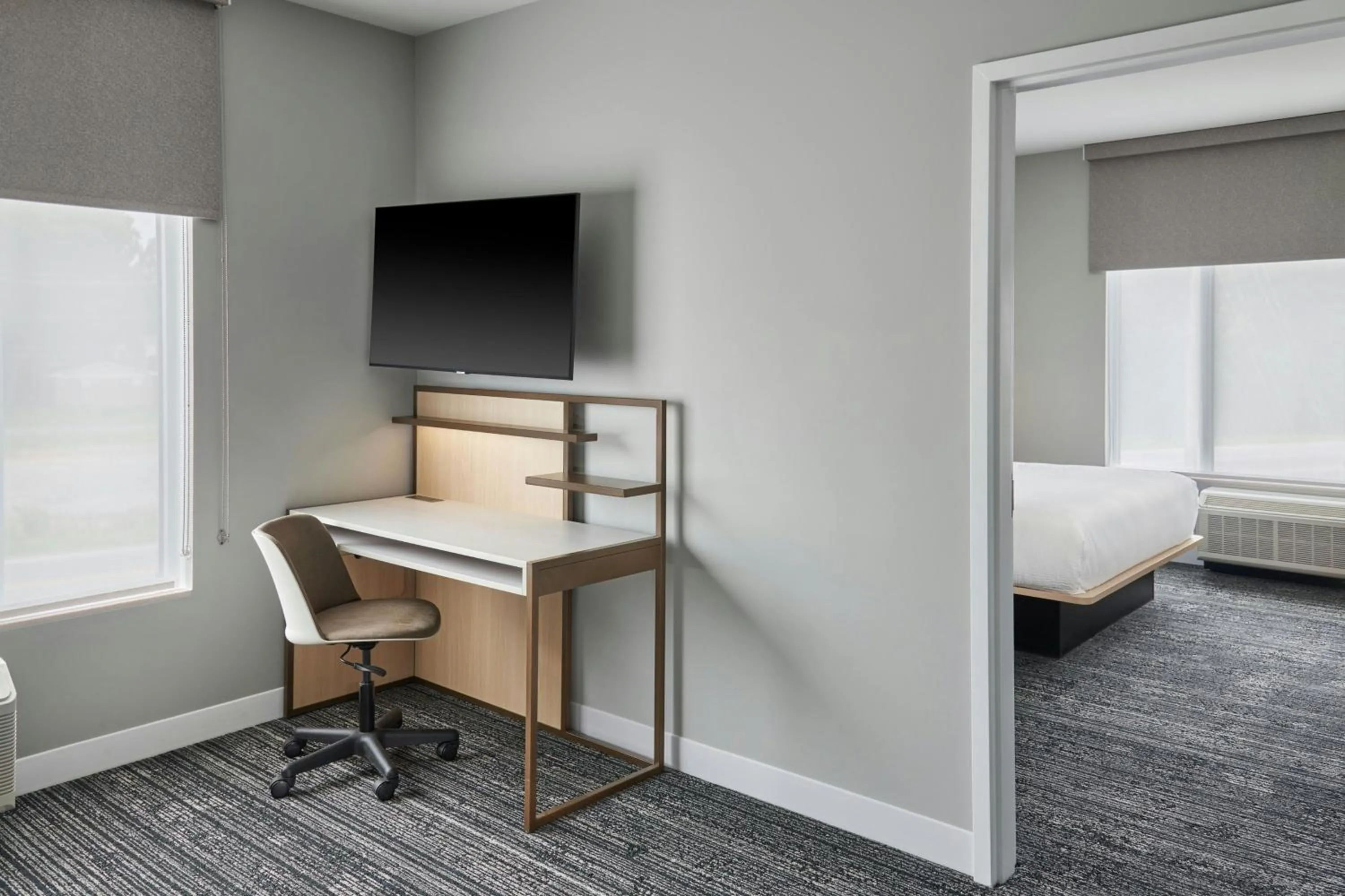 Living room, Bed in TownePlace Suites by Marriott Calhoun