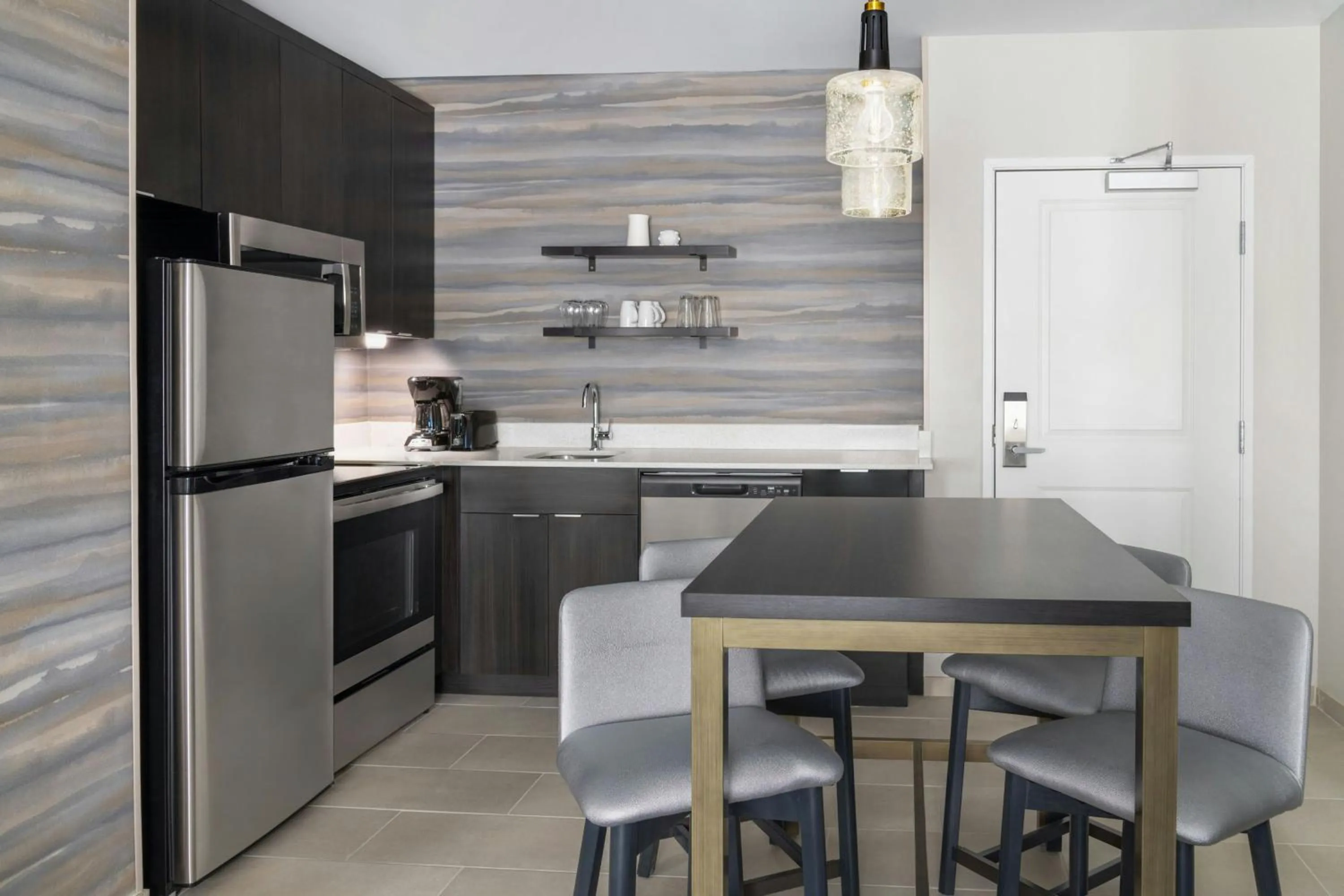 Kitchen or kitchenette in Residence Inn by Marriott Detroit Dearborn