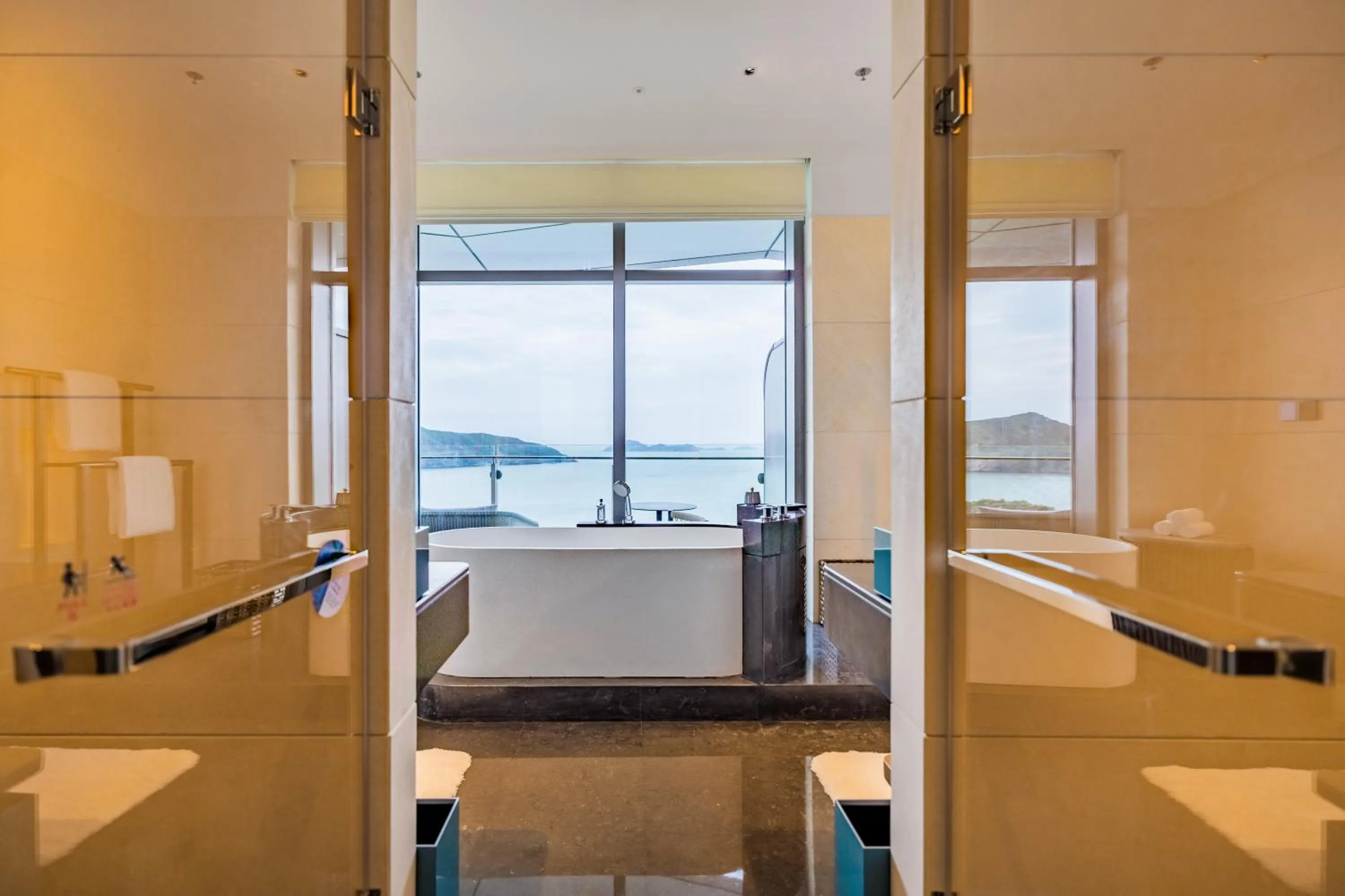 Bathroom in Zhuhai Dong'ao Island Marriott Resort and Spa