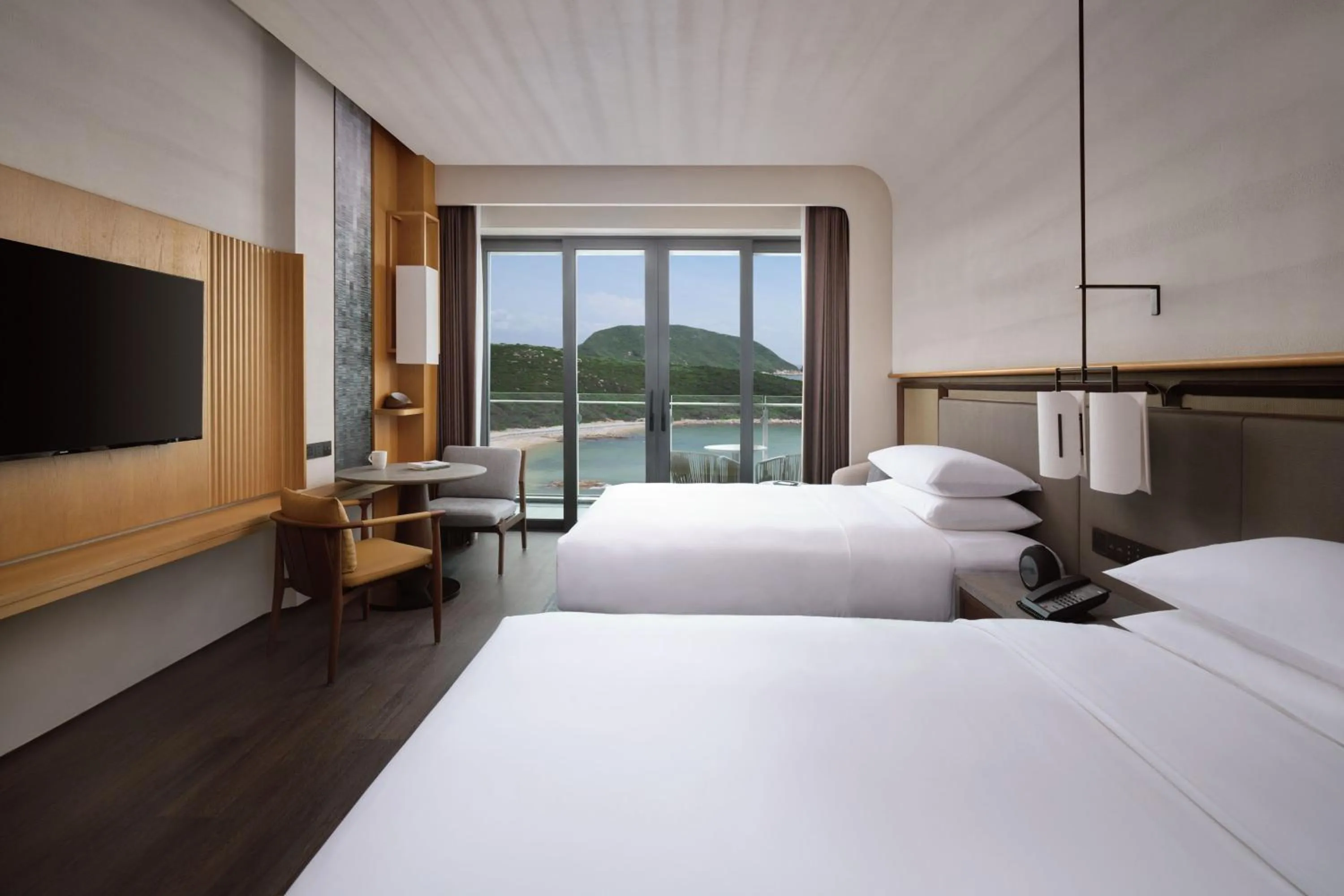 Photo of the whole room, Bed in Zhuhai Dong'ao Island Marriott Resort and Spa