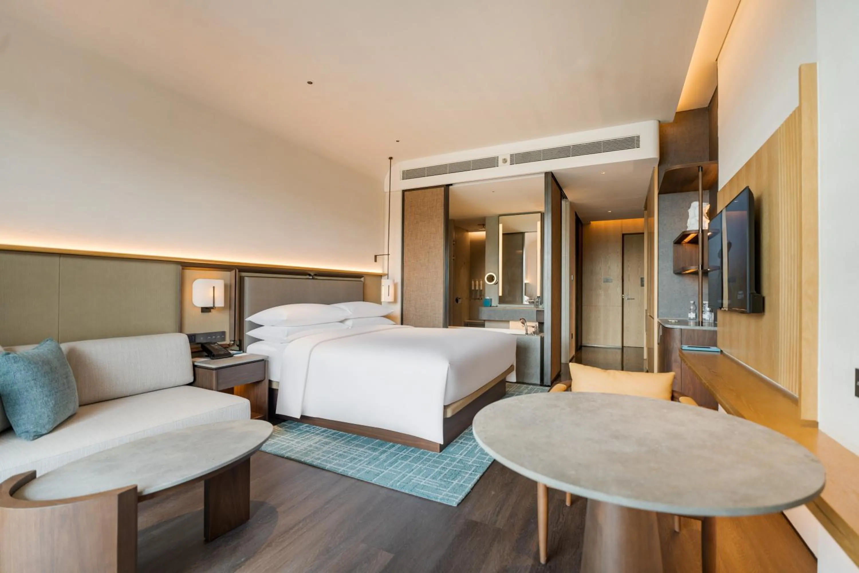 Photo of the whole room, Bed in Zhuhai Dong'ao Island Marriott Resort and Spa