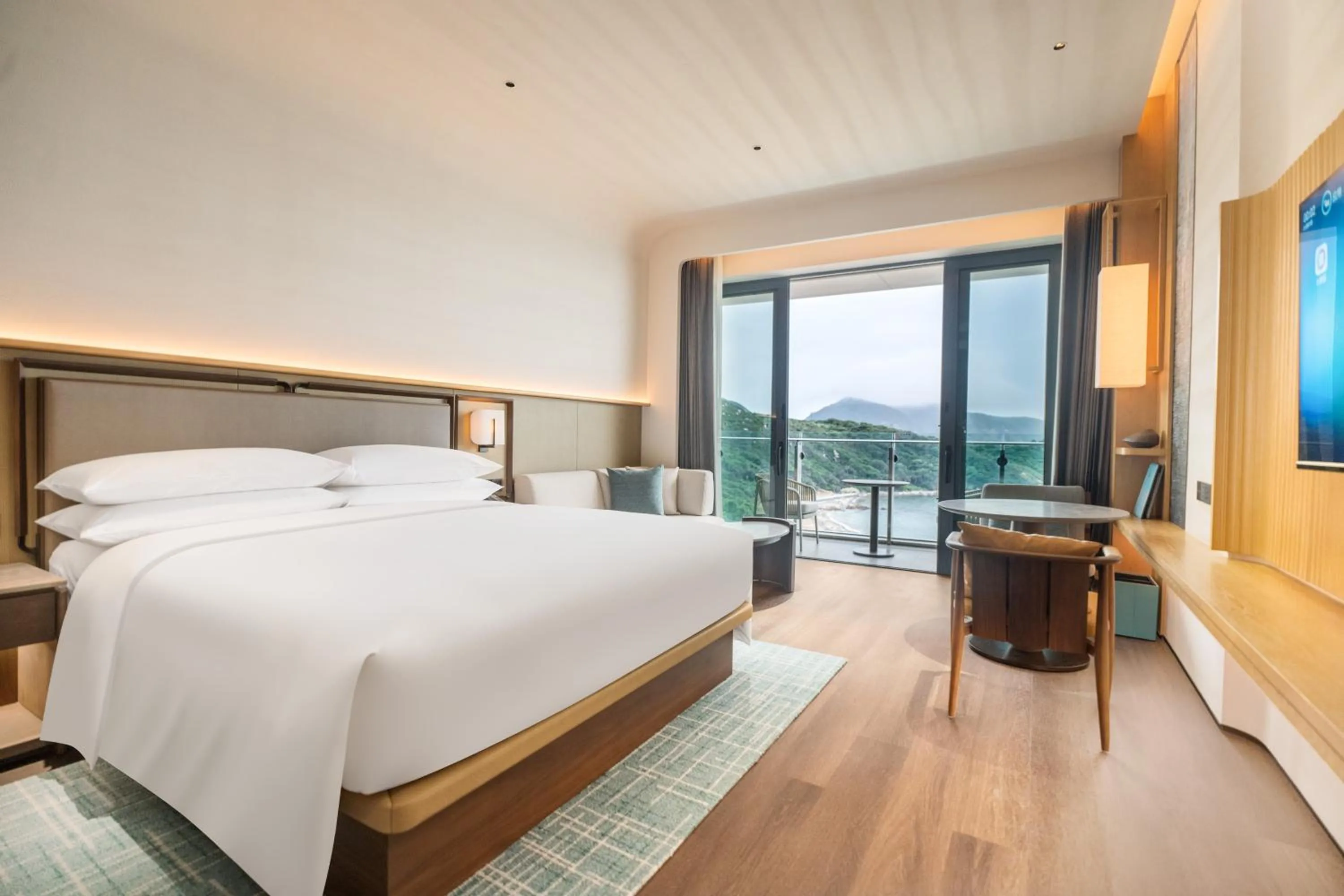 Photo of the whole room, Bed in Zhuhai Dong'ao Island Marriott Resort and Spa