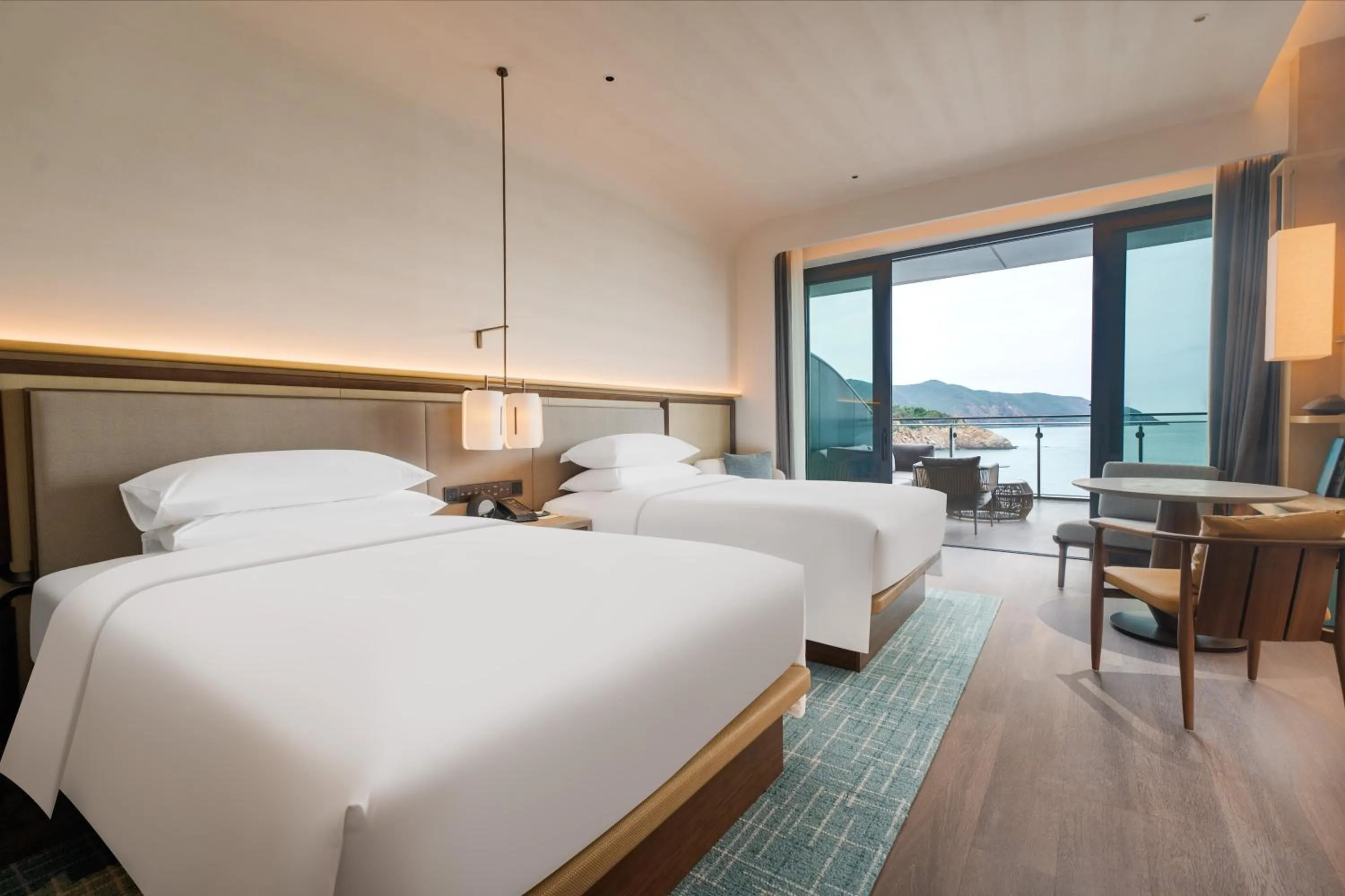 Photo of the whole room, Bed in Zhuhai Dong'ao Island Marriott Resort and Spa