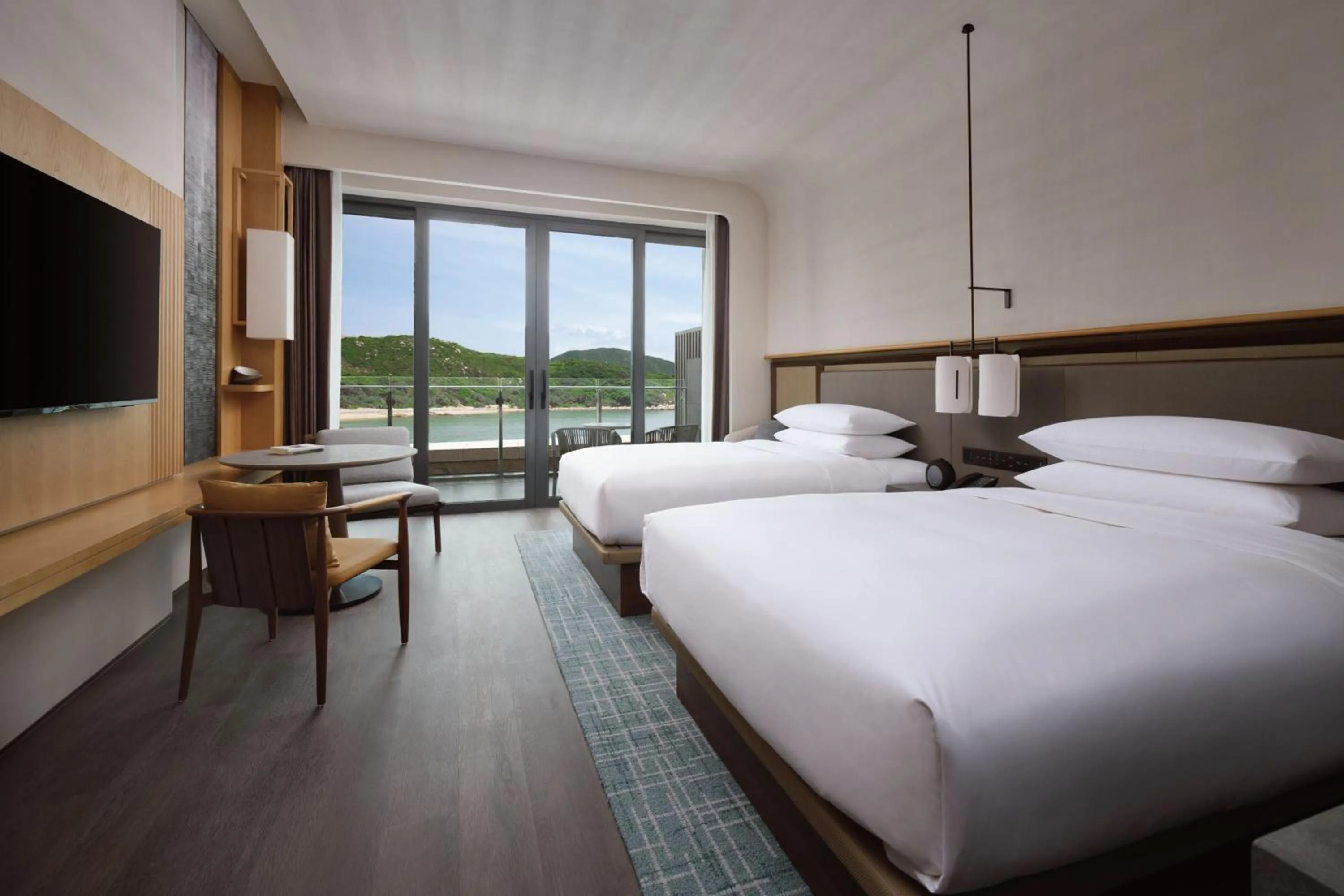 Photo of the whole room, Bed in Zhuhai Dong'ao Island Marriott Resort and Spa
