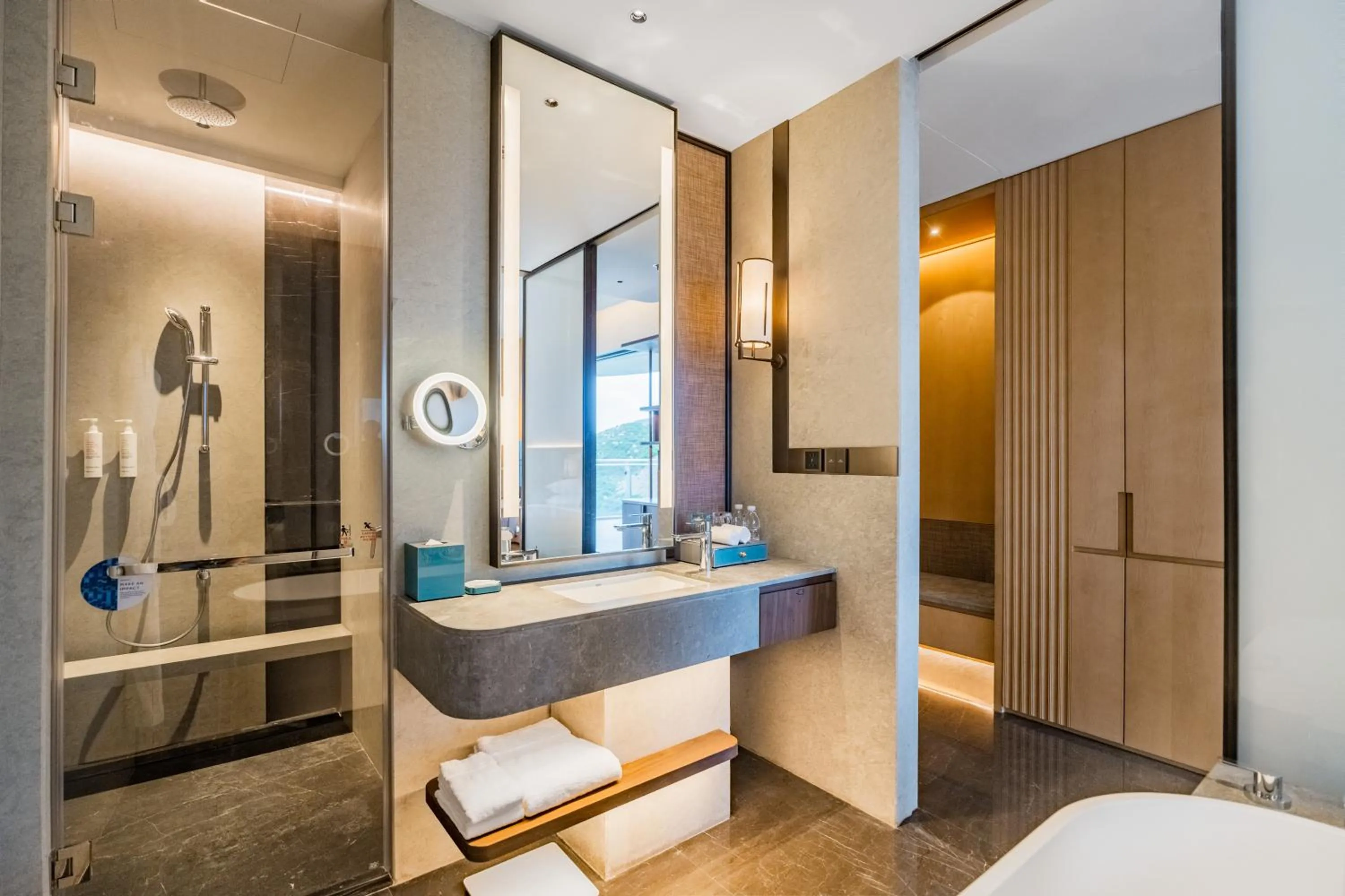 Shower in Zhuhai Dong'ao Island Marriott Resort and Spa