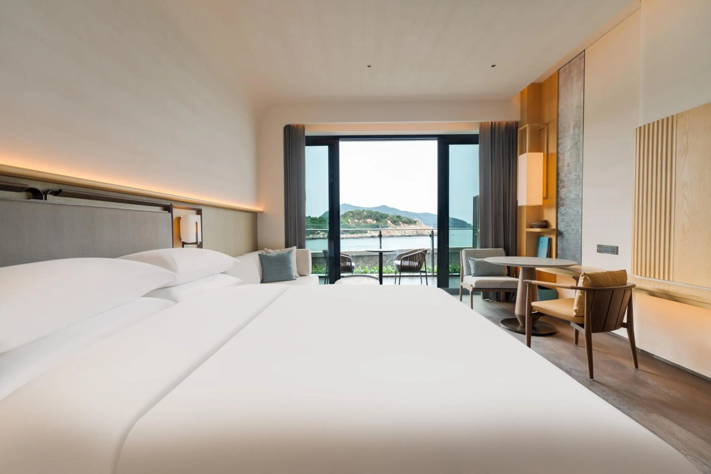 Balcony/Terrace, Bed in Zhuhai Dong'ao Island Marriott Resort and Spa