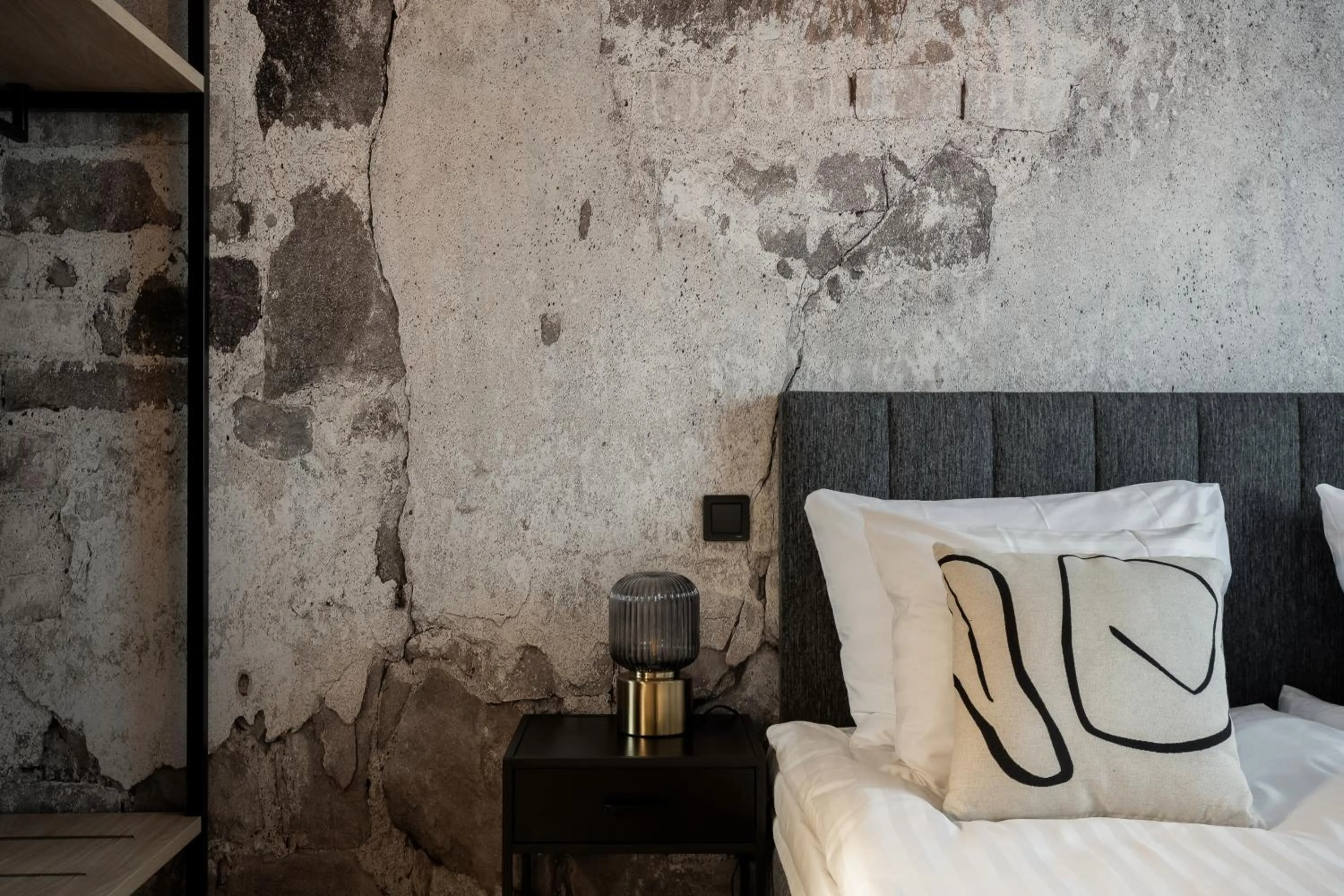 Bed in Frans & Frans - Hotel and Apartments by UHANDA