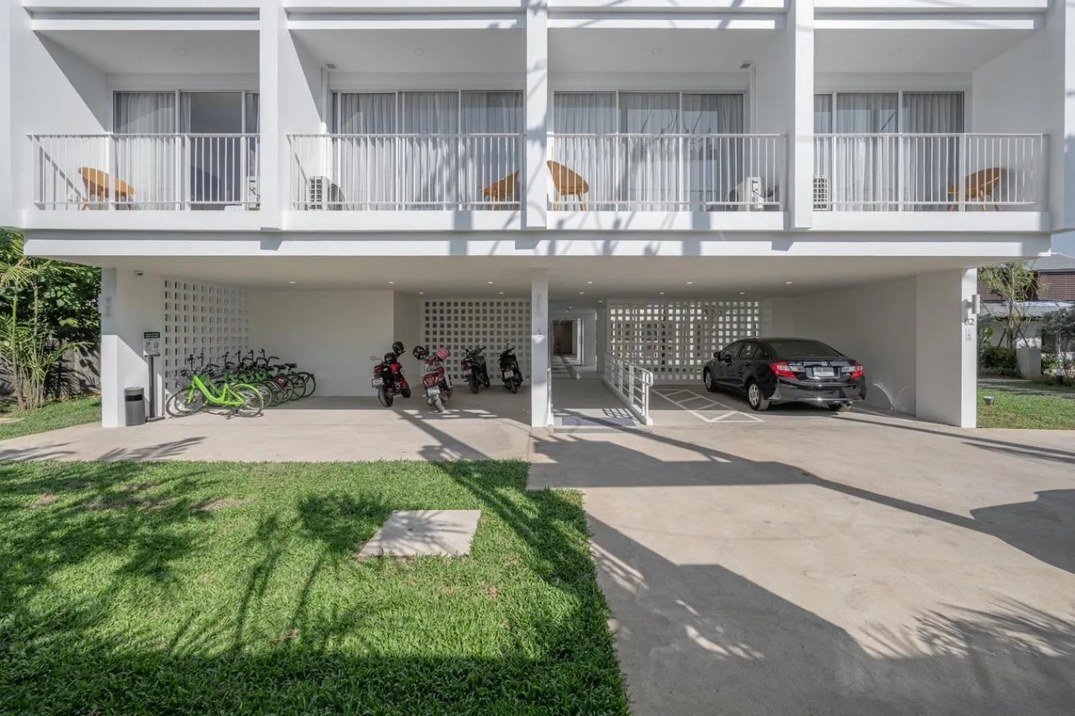 Parking in Lis Hotel Chiangmai