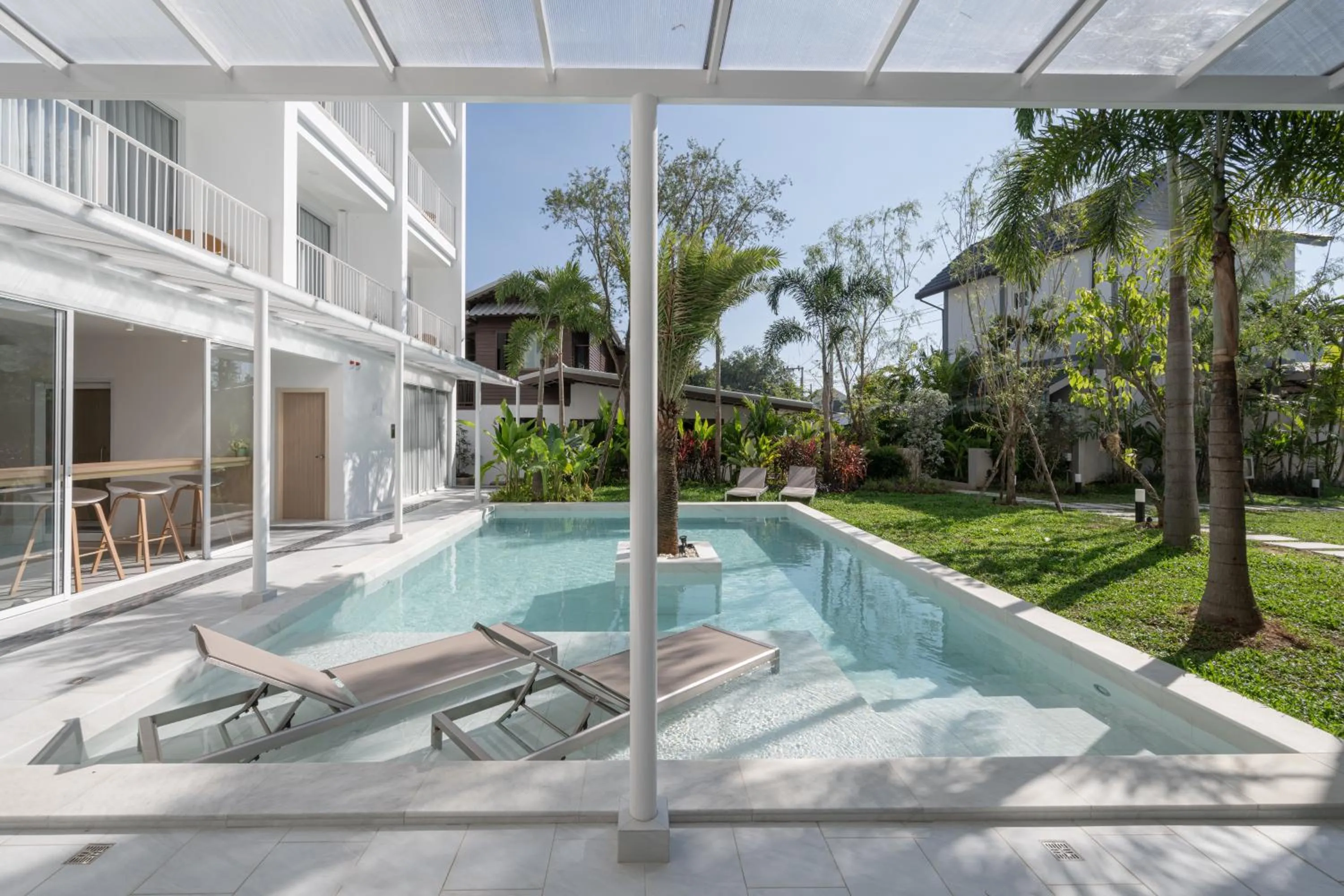 Swimming pool in Lis Hotel Chiangmai