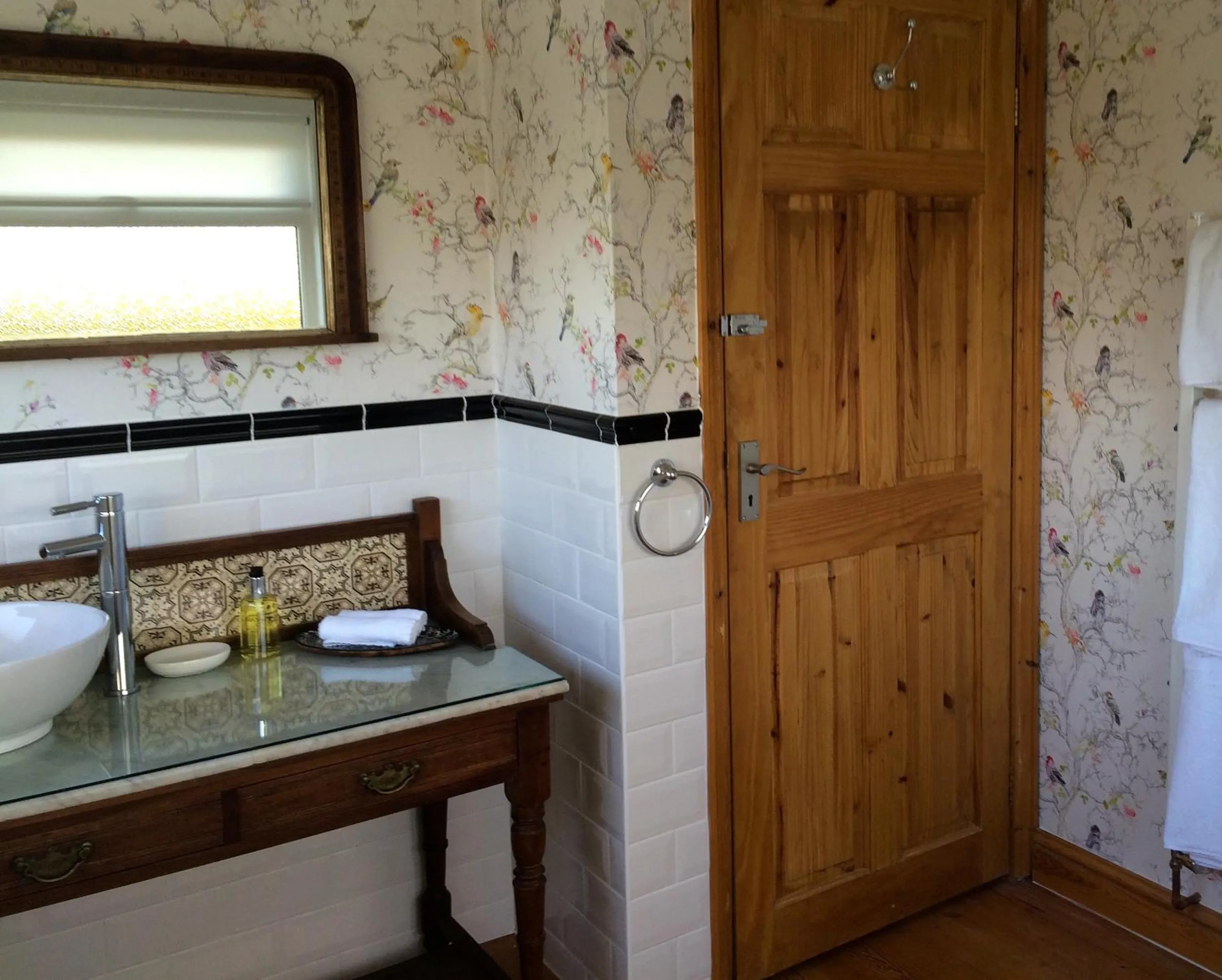 Bathroom in Fourwinds B&B