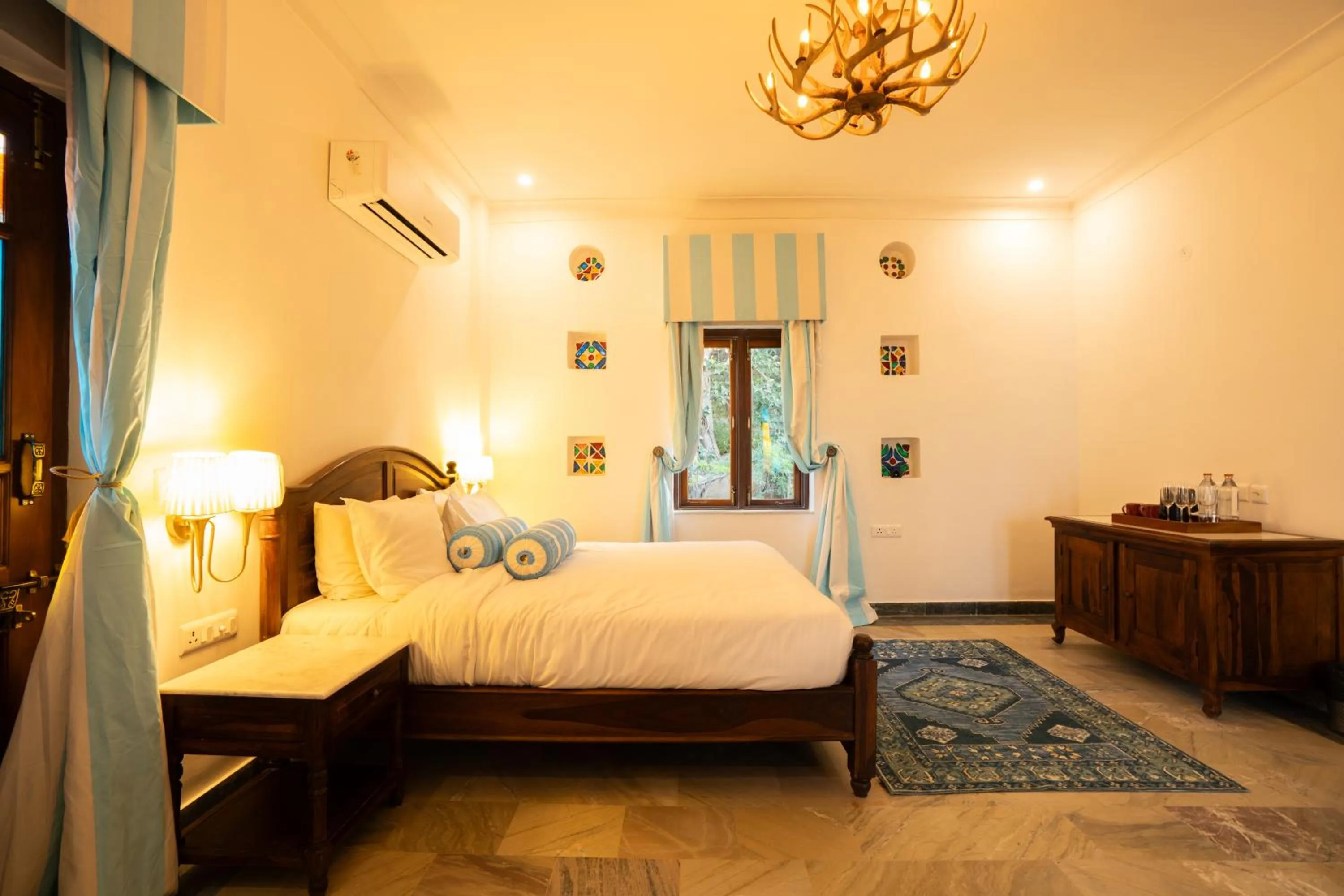 Bed in Medieval Forts, Kalwar, Jaipur