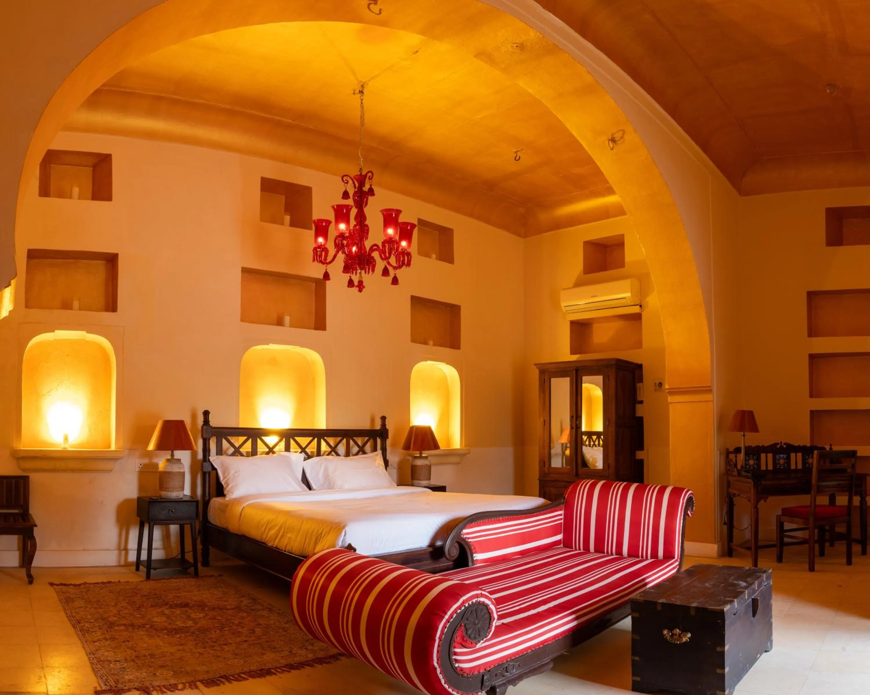 Bed in Medieval Forts, Kalwar, Jaipur