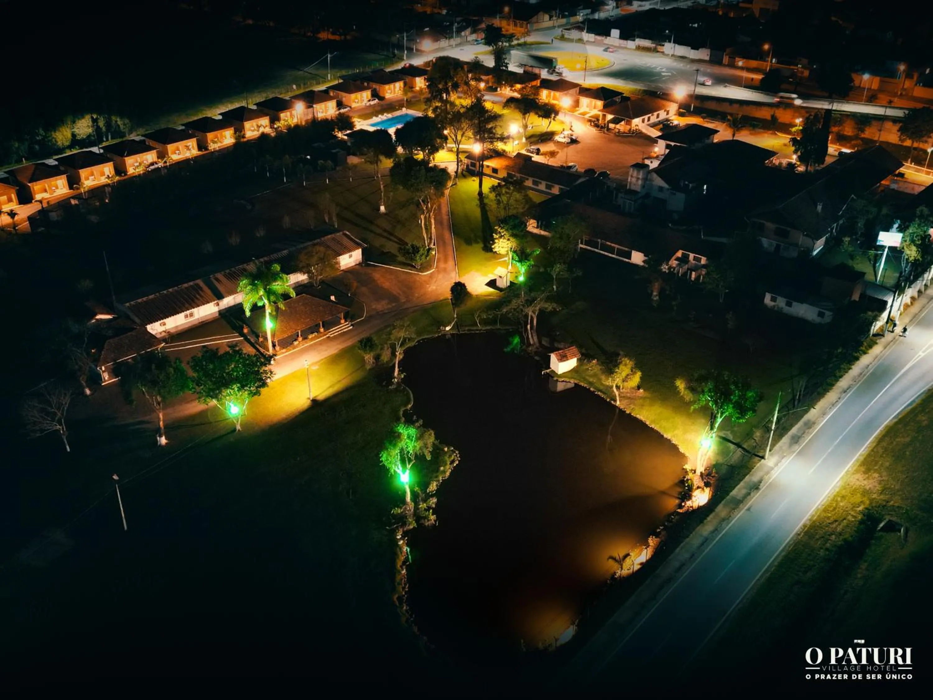 Night in O Paturi - Village Hotel Proximo Aparecida