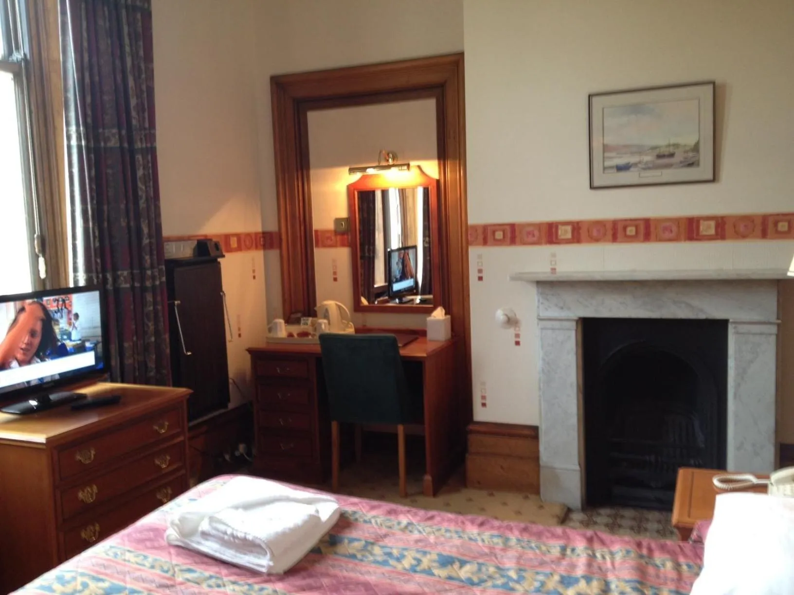 TV and multimedia, Bed in Purbeck House Hotel & Louisa Lodge