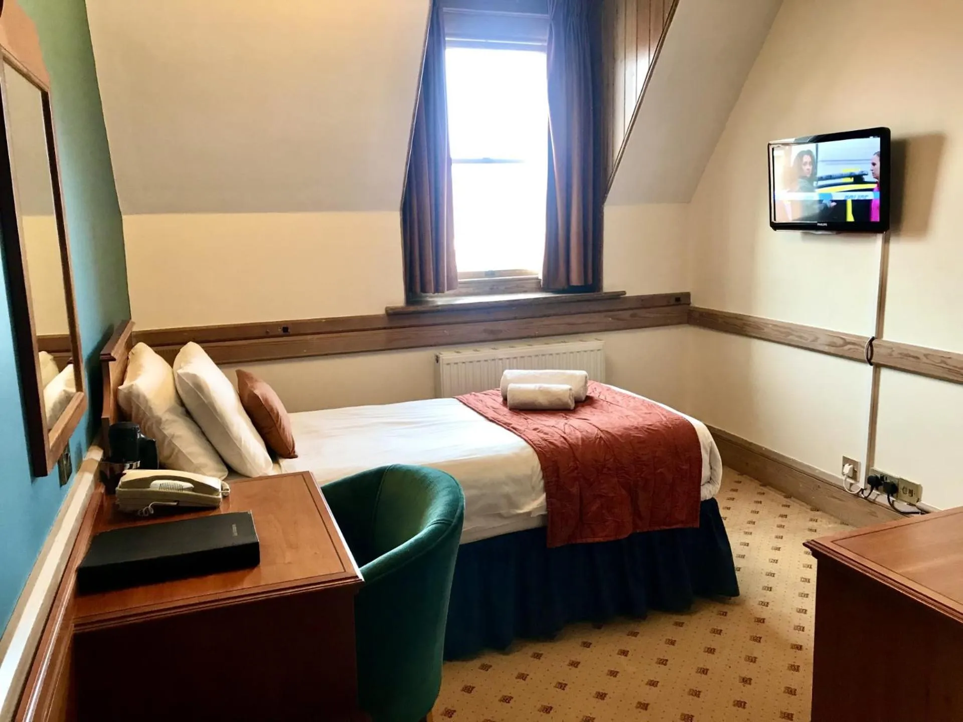 Bed in Purbeck House Hotel & Louisa Lodge