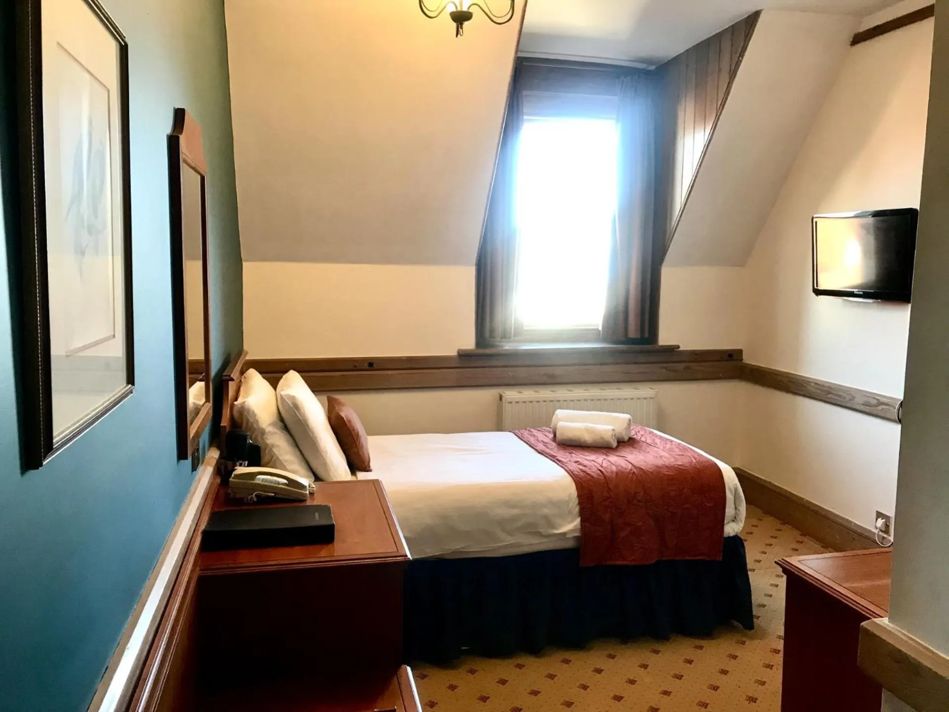 Bed in Purbeck House Hotel & Louisa Lodge