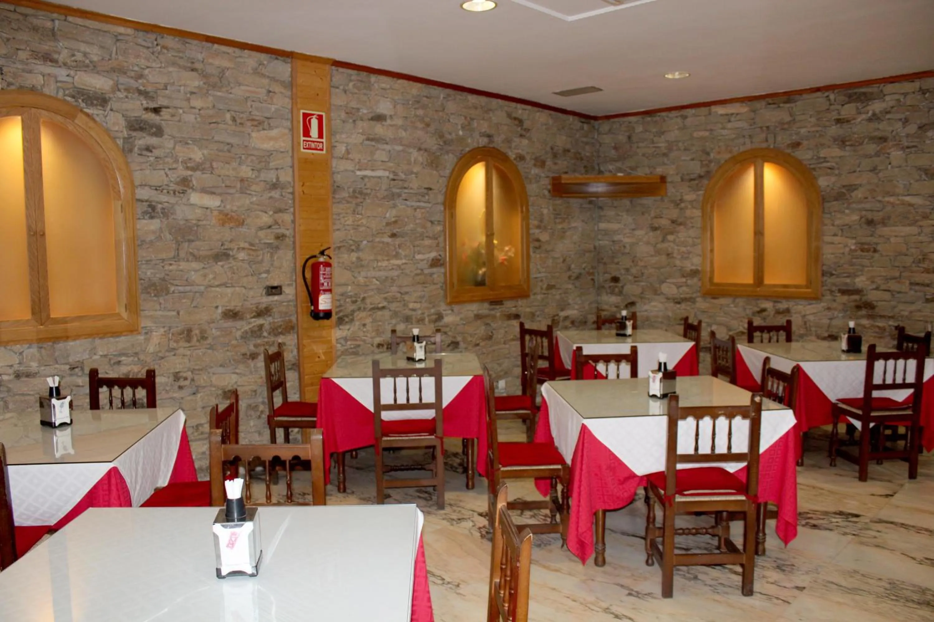 Restaurant/places to eat in Hotel Park