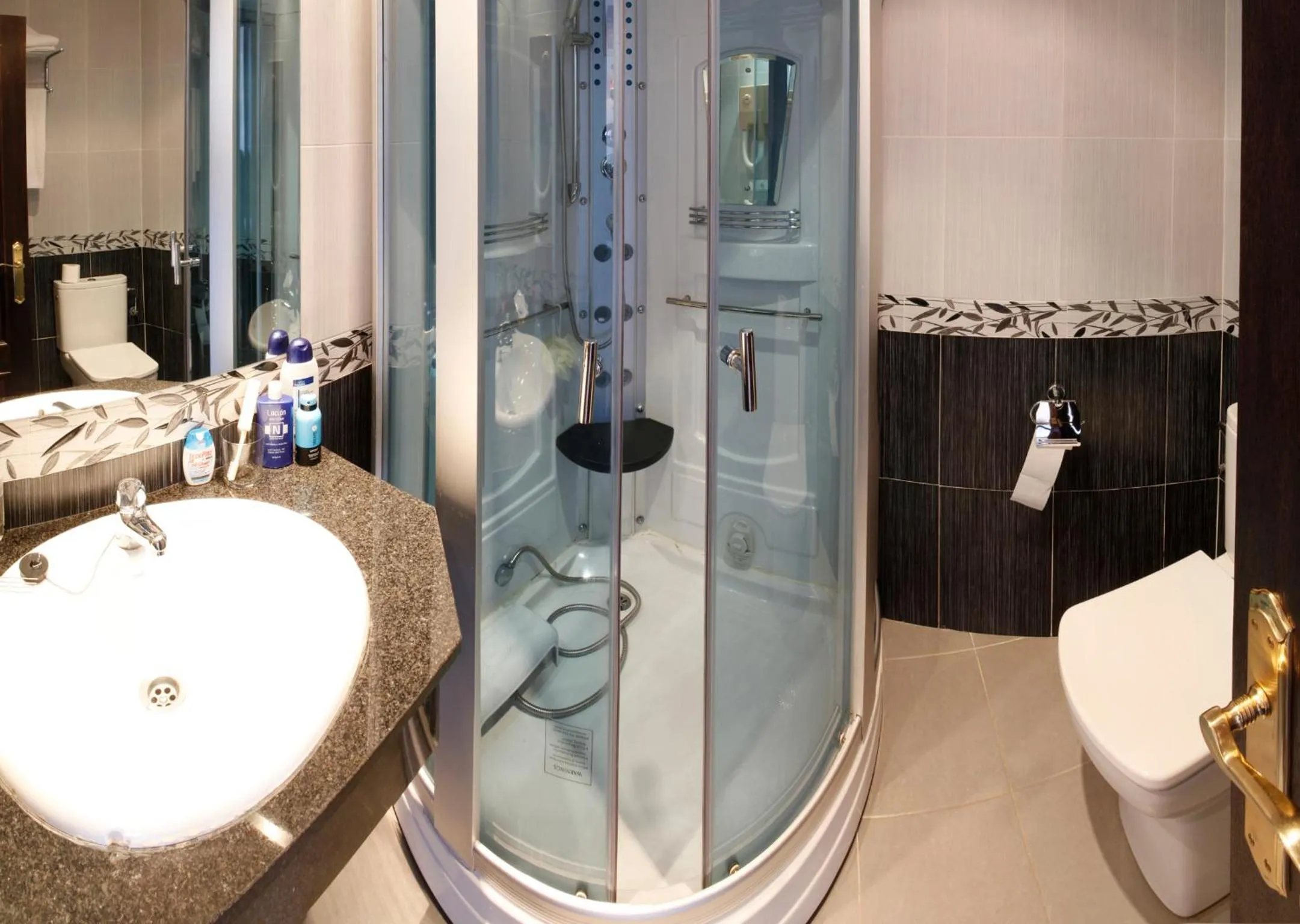 Bathroom in Hotel Park