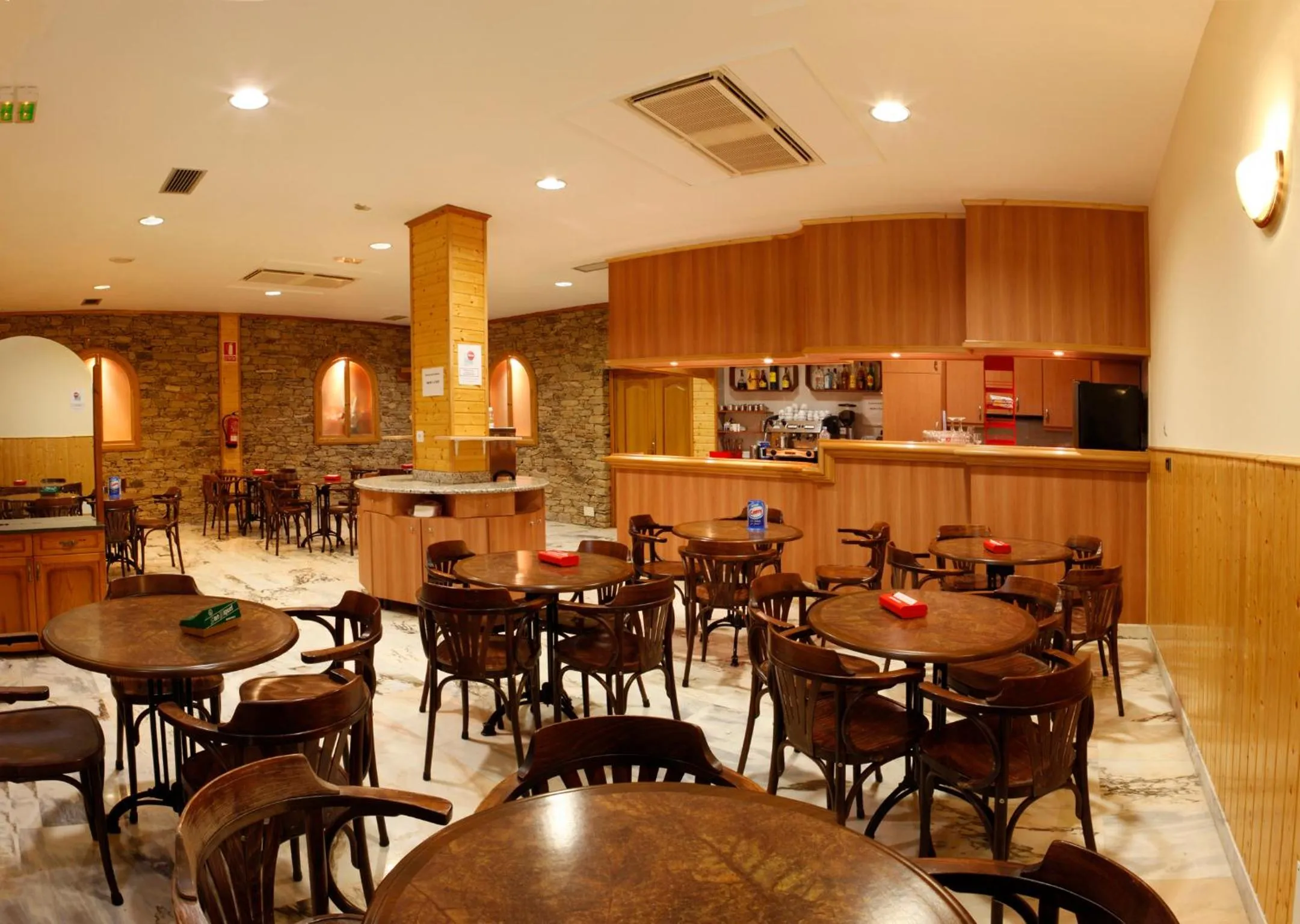 Restaurant/places to eat in Hotel Park