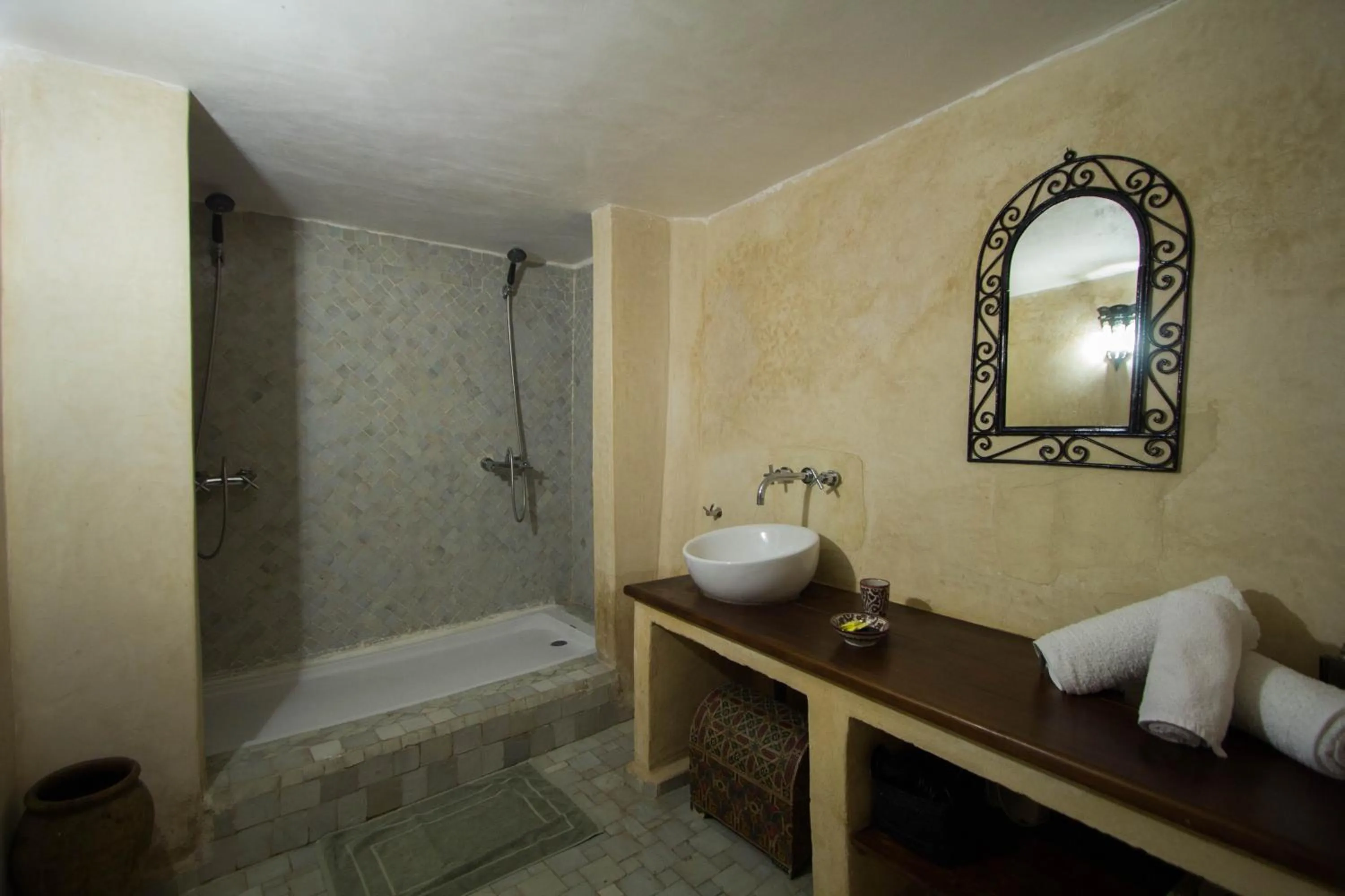 Bathroom, Bed in Dar Nejma