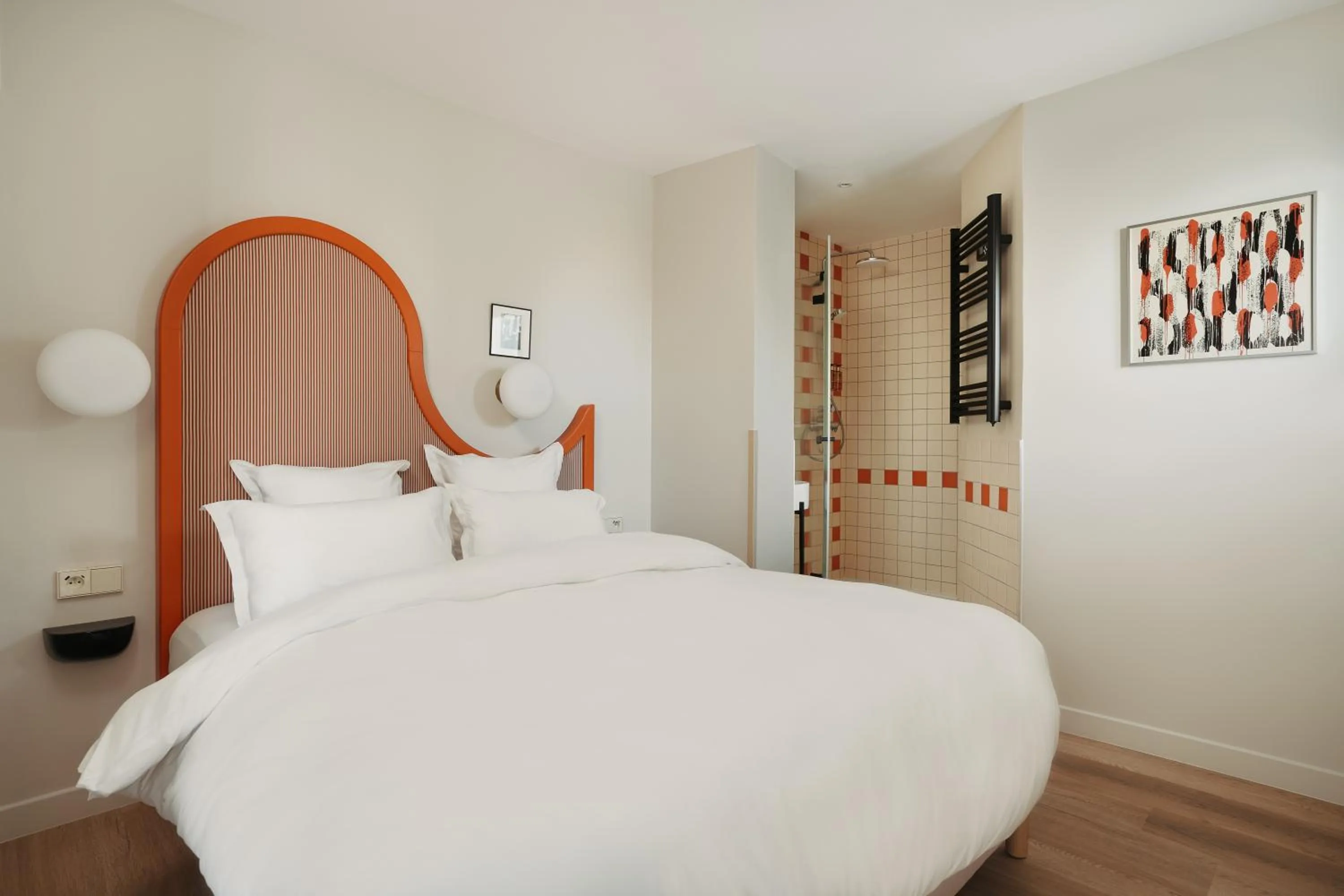 Bedroom, Bed in Edgar Suites Lille - Shake