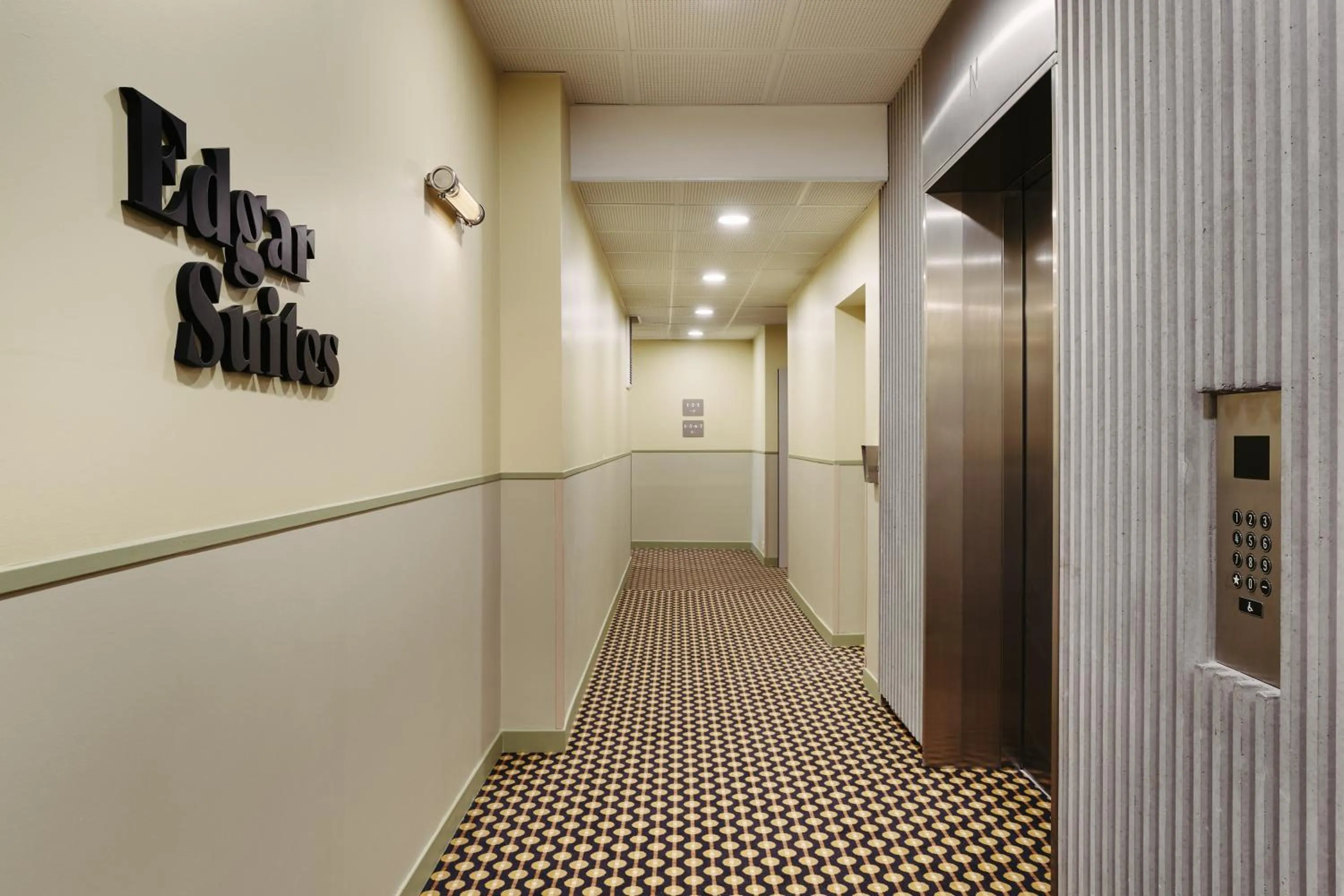 Facade/entrance in Edgar Suites Lille - Shake