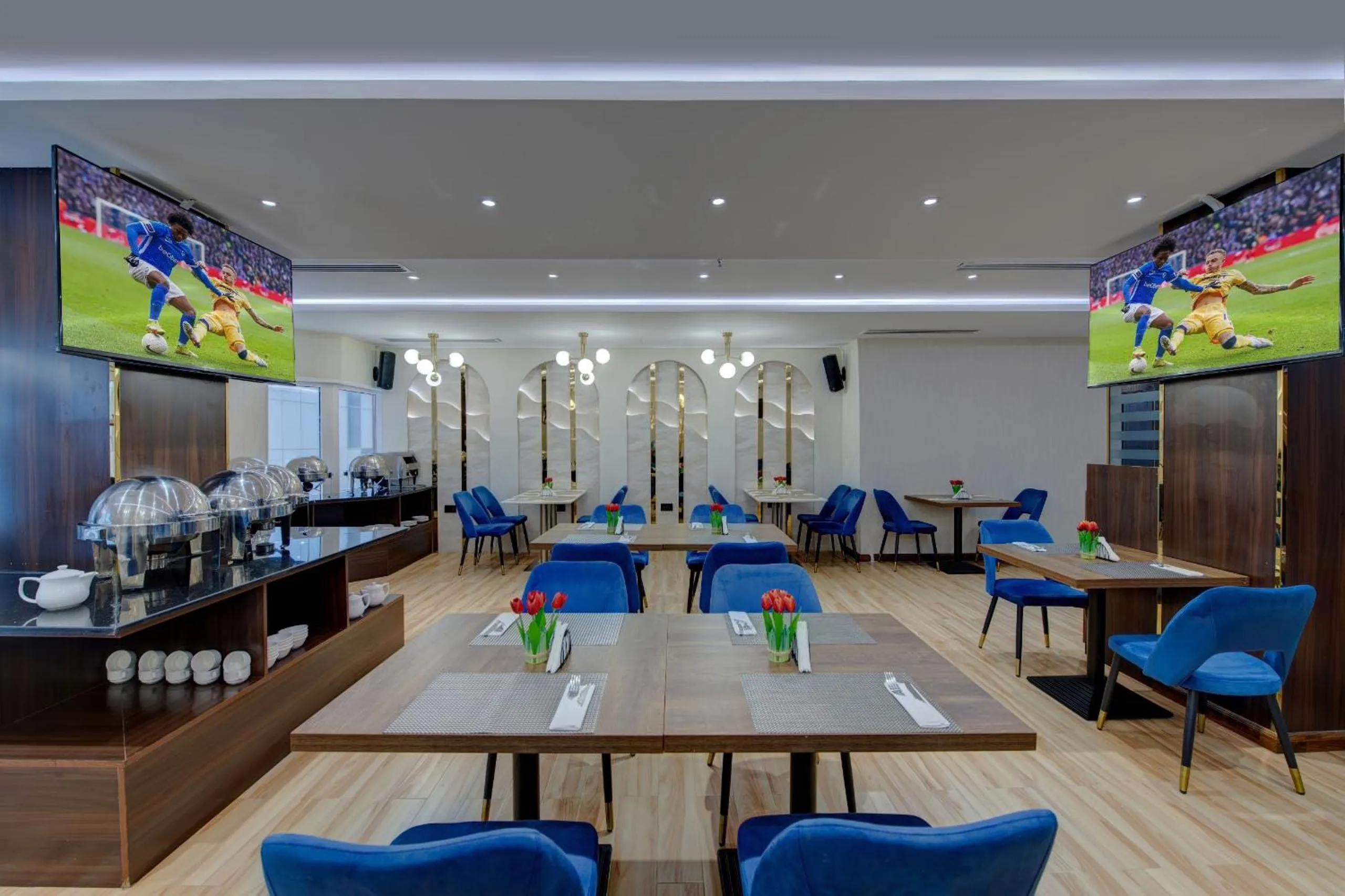 Restaurant/places to eat in Vendome Plaza Hotel