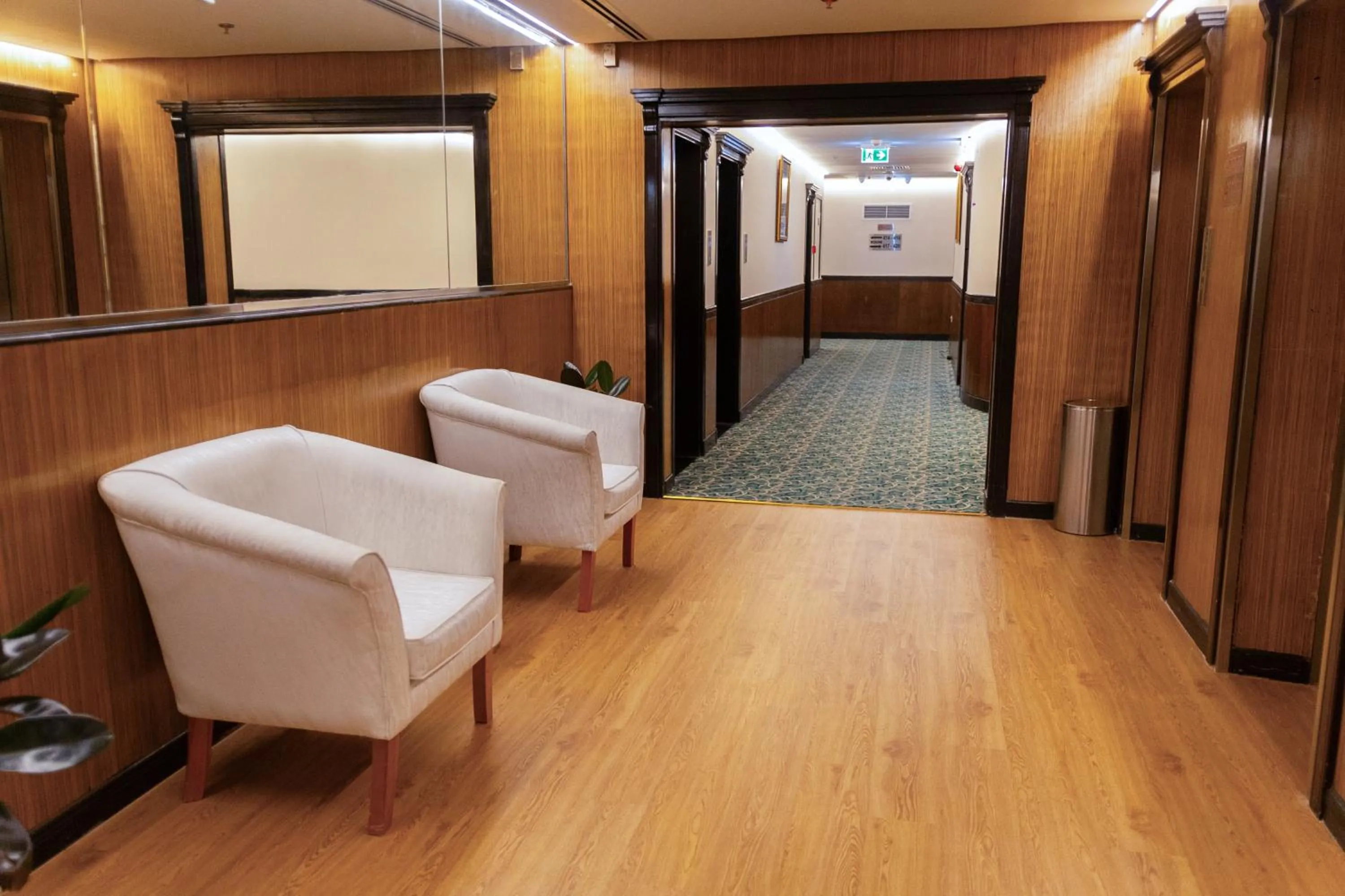 Seating area in Vendome Plaza Hotel