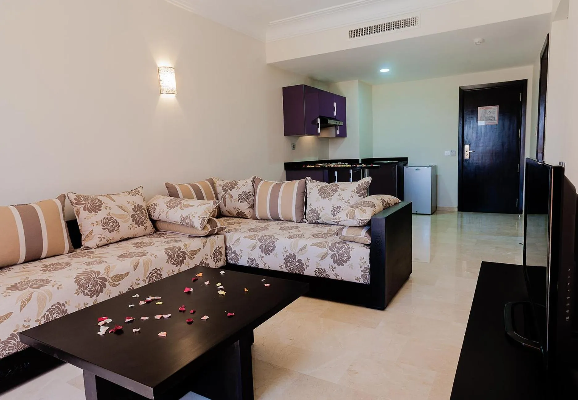 Living room, Bed in Palm Appart Hôtel Marrakech