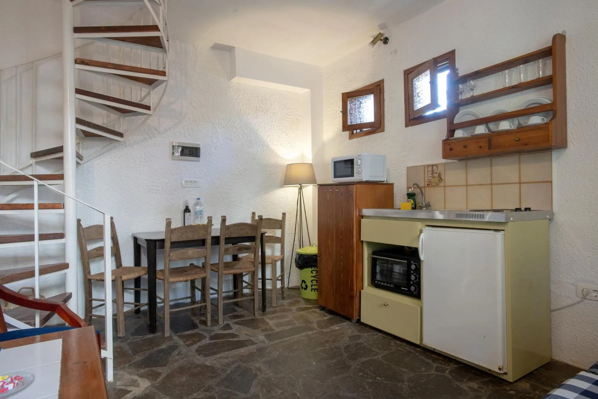 Kitchen or kitchenette in Proimos Maisonnettes