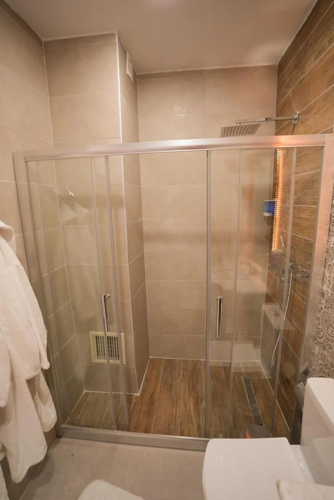 Shower in Aria Palace Taksim