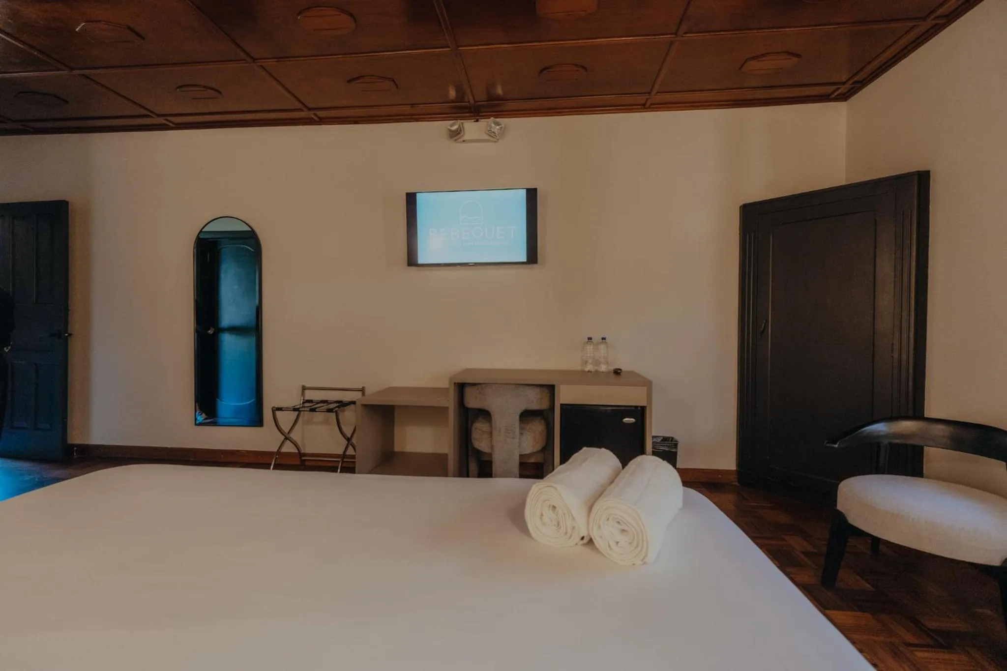 TV and multimedia, Bed in Hotel Boutique Rebequet