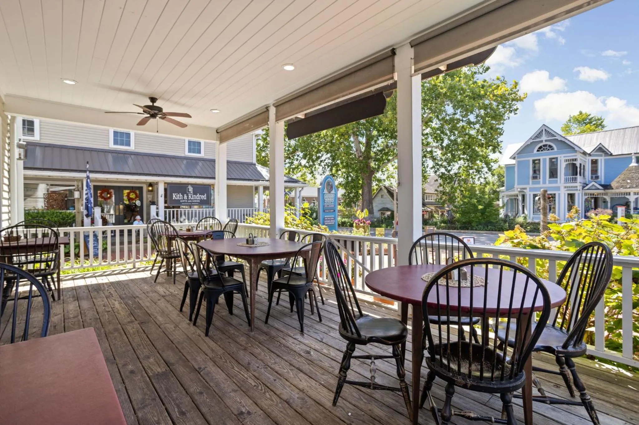 Restaurant/places to eat in Artists Colony