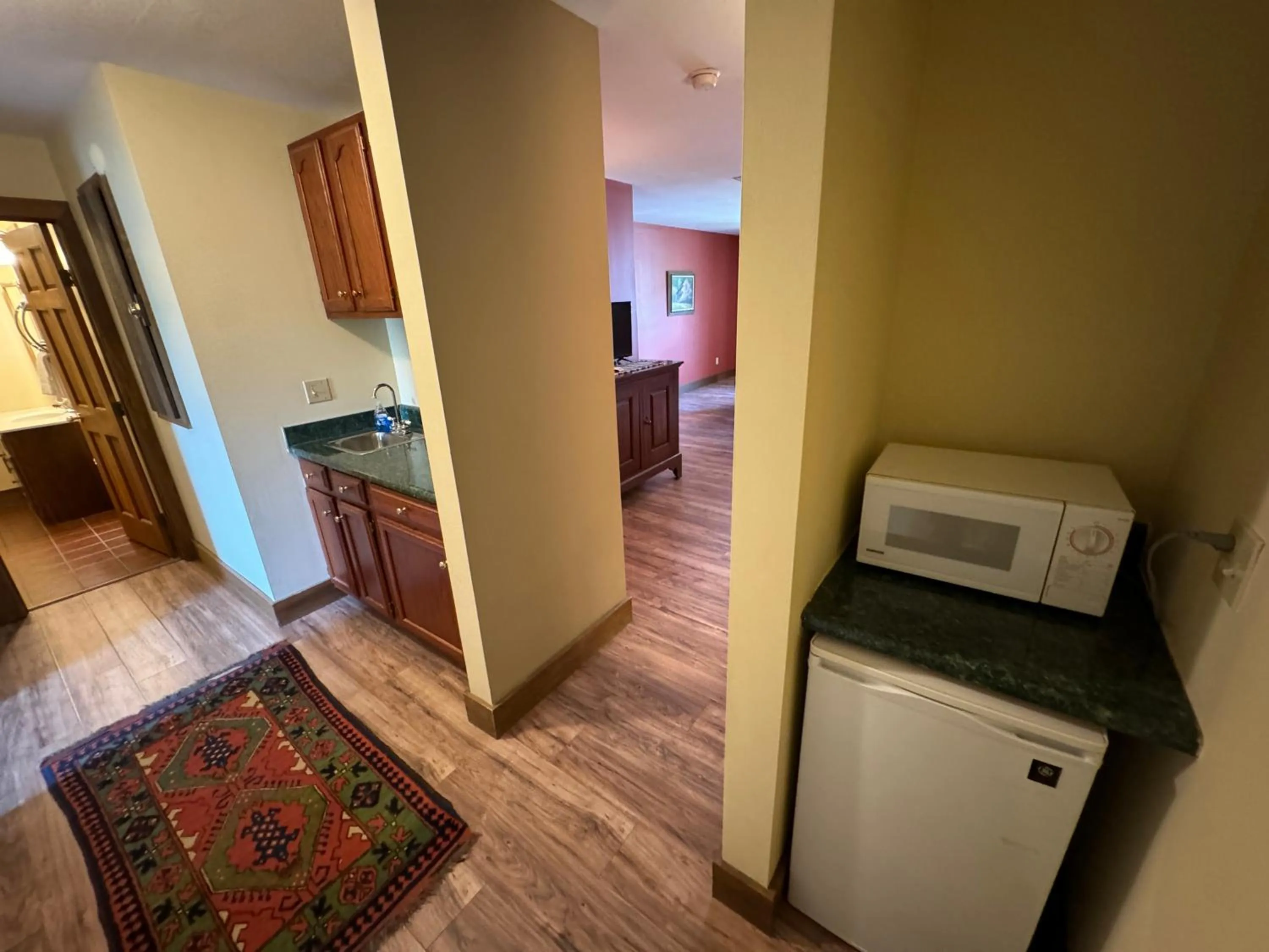 Kitchen or kitchenette in Artists Colony