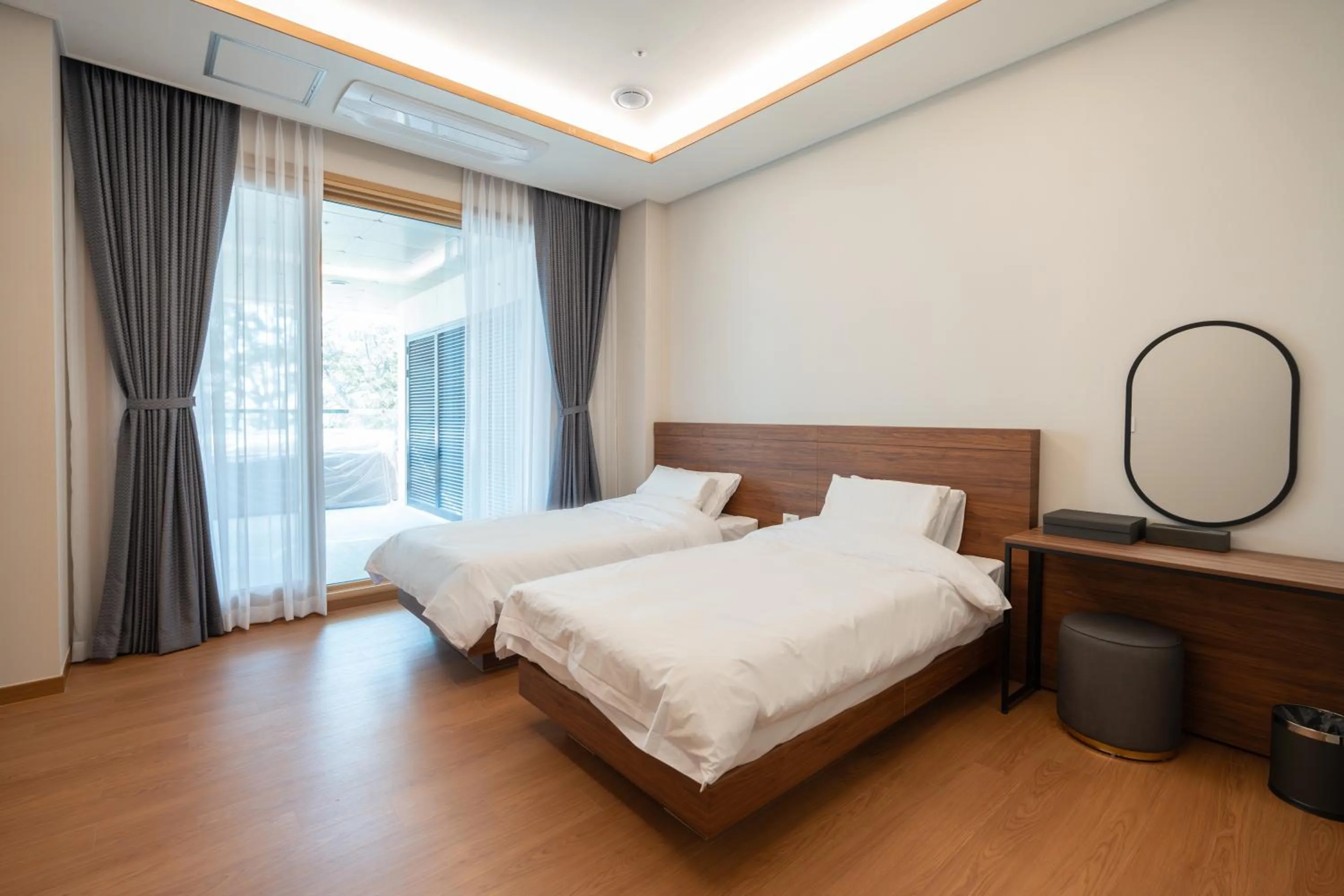 Bed in Dongho Beach Hotel