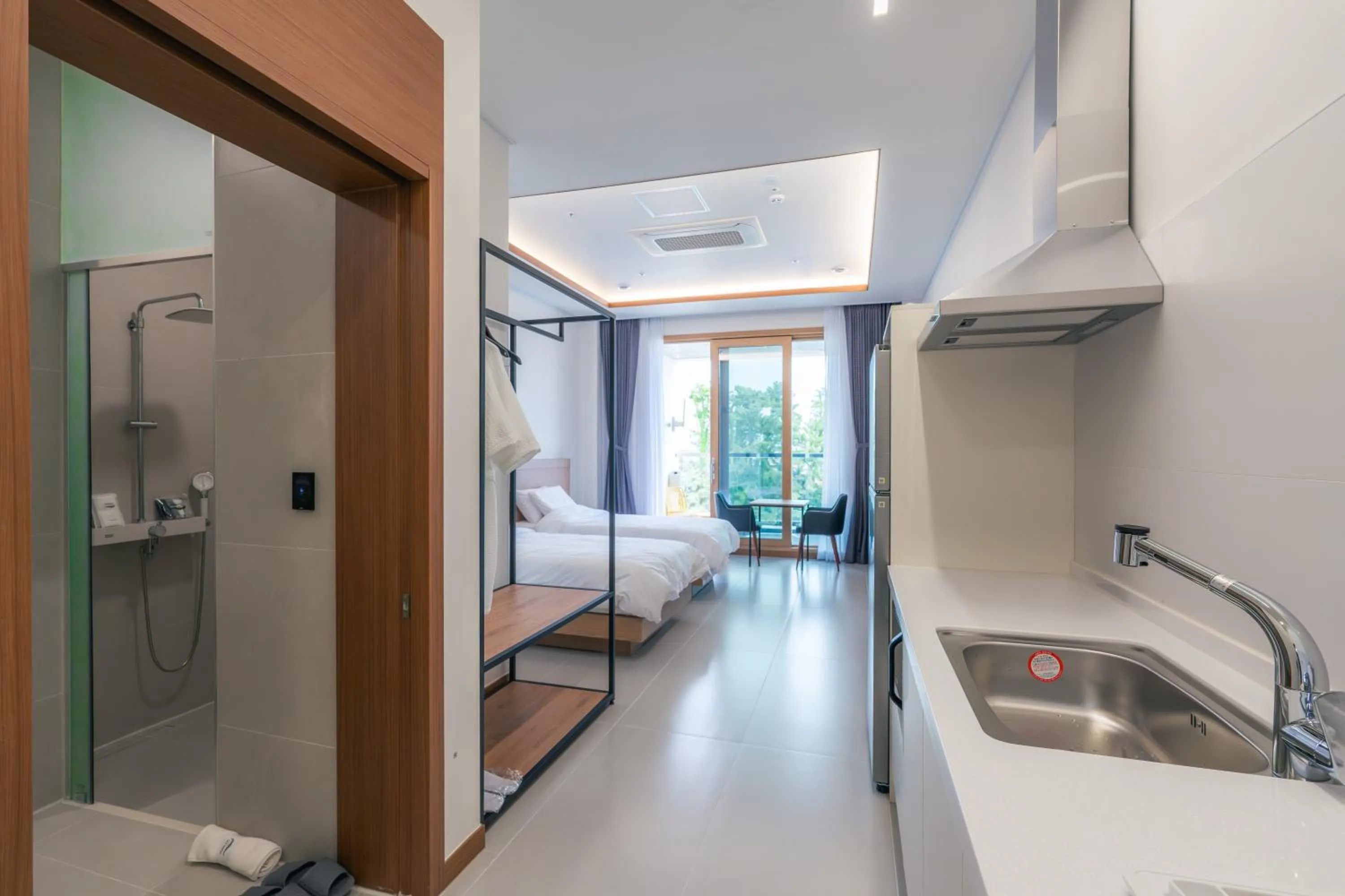 Shower in Dongho Beach Hotel