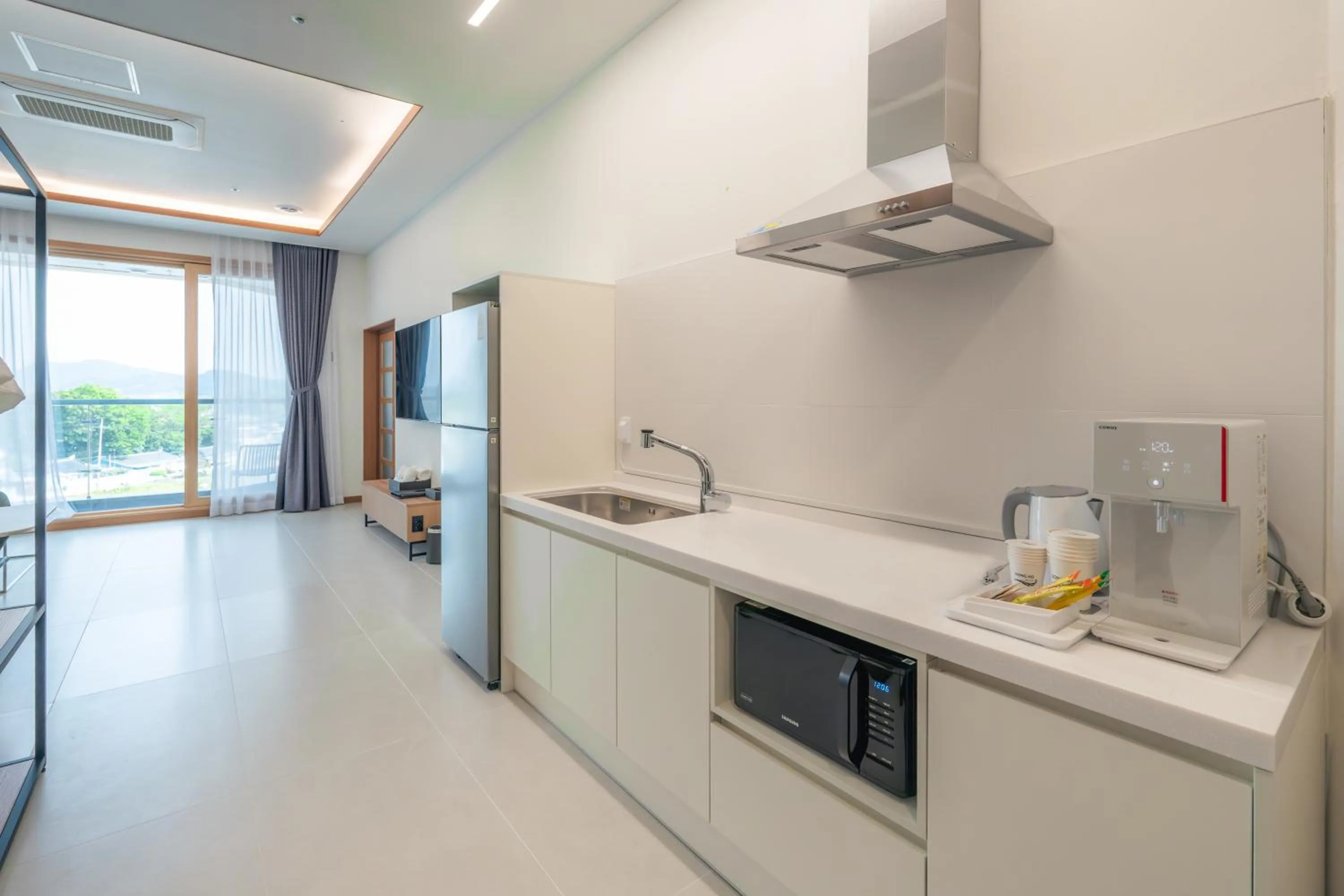 TV and multimedia in Dongho Beach Hotel