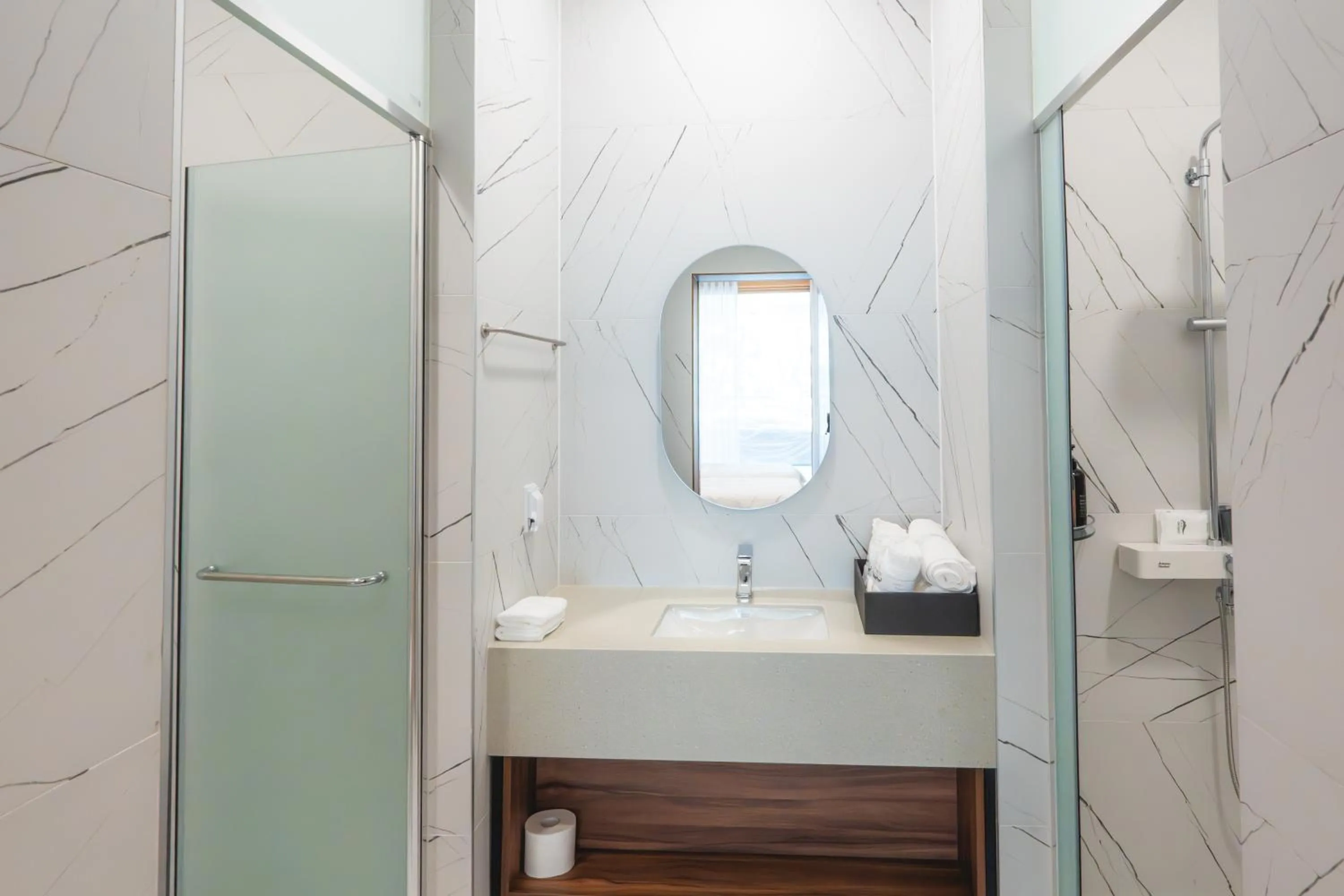 Shower in Dongho Beach Hotel