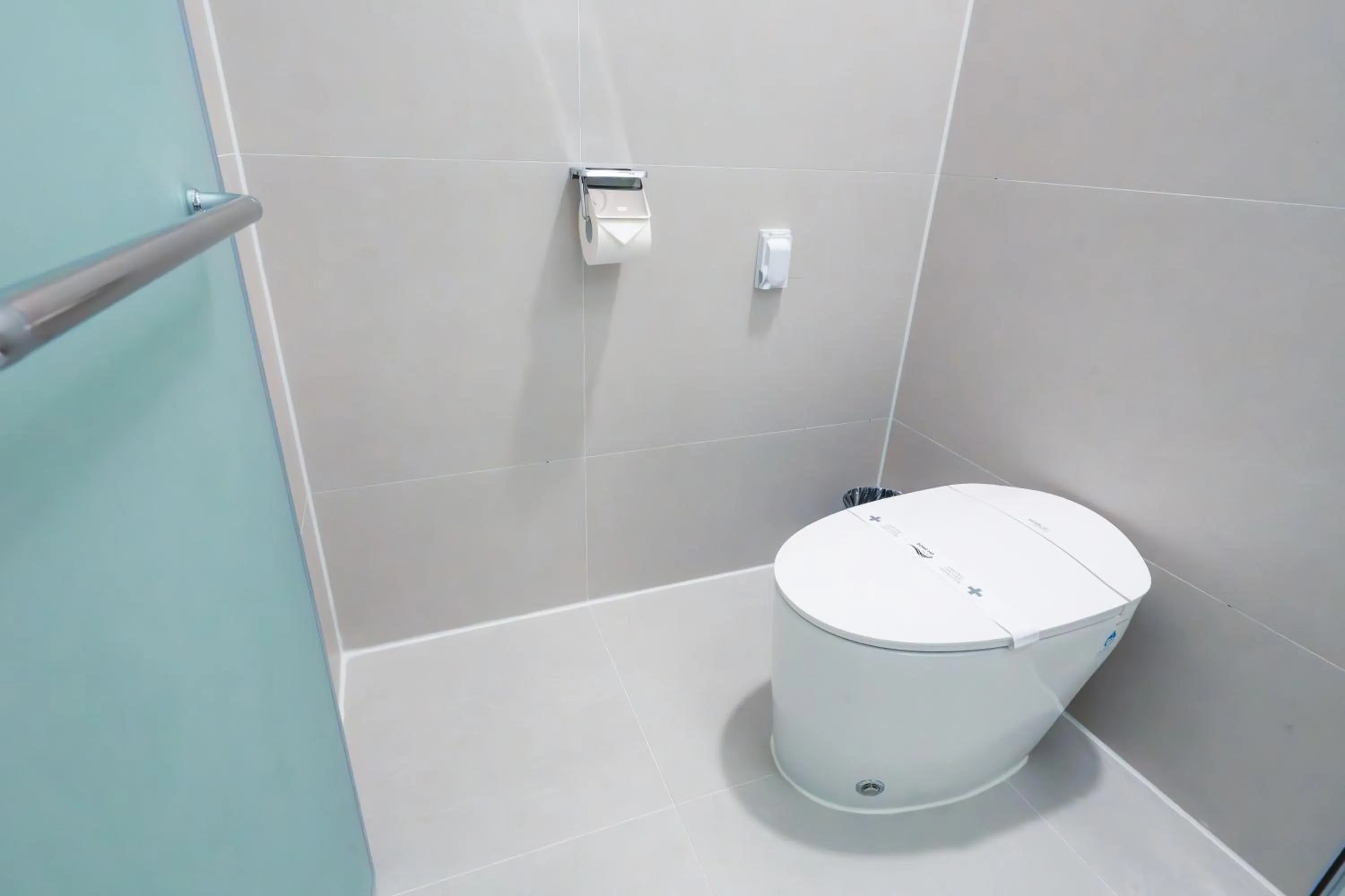 Toilet in Dongho Beach Hotel