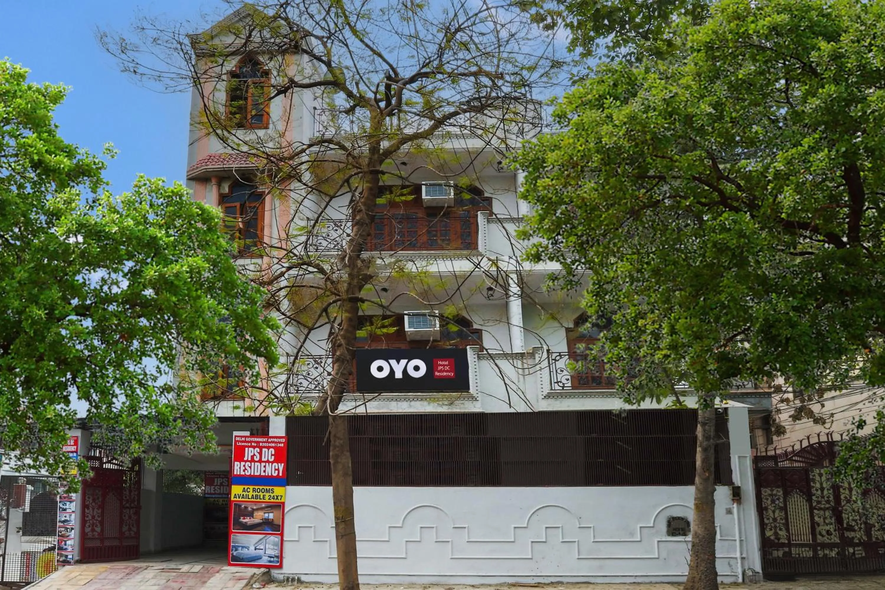 Facade/entrance in Hotel O JPS DC RESIDENCY