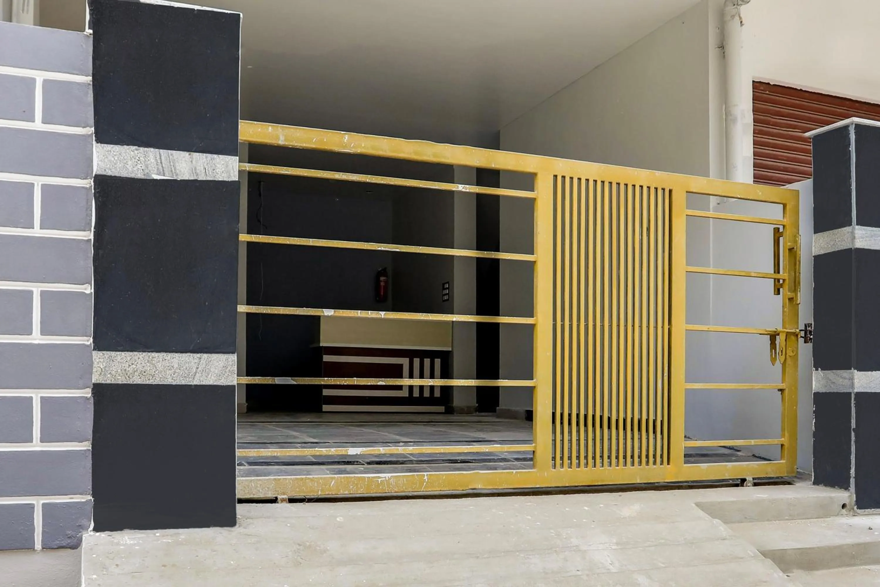 Facade/entrance in Super Collection O RBS ECIL