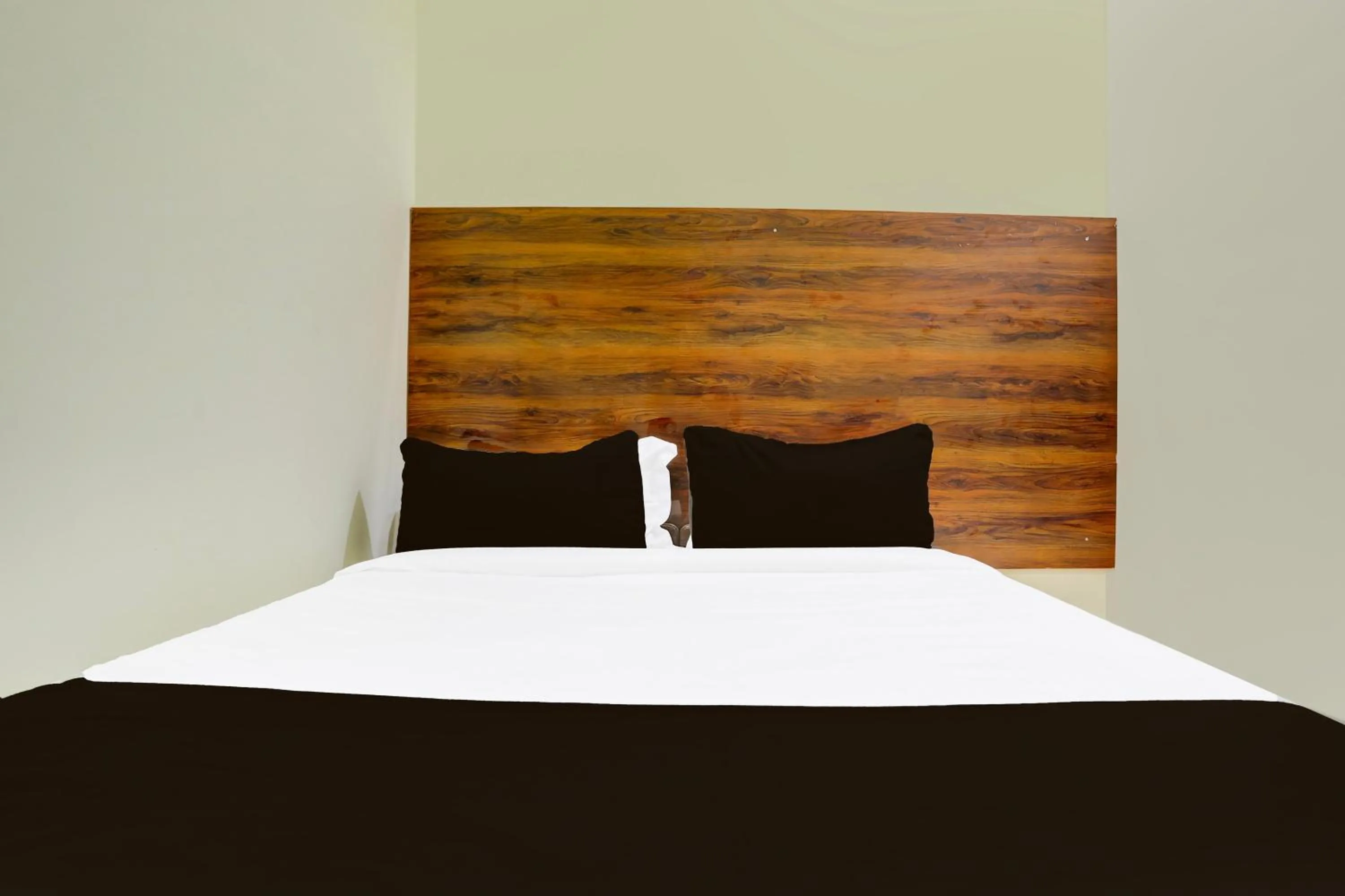 Bedroom, Bed in SPOT ON SRI KARTHIK GRAND INN